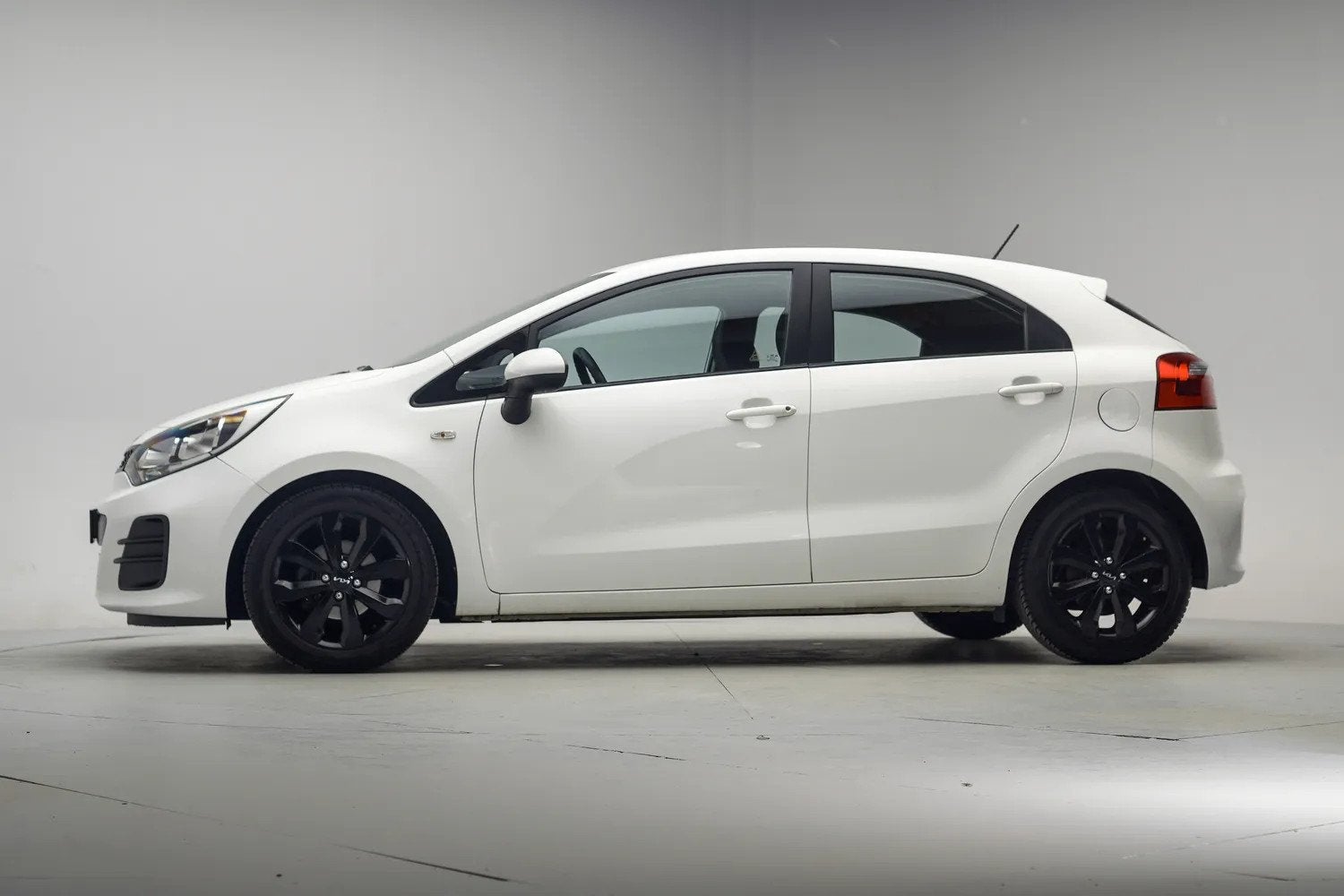 Kia Rio 1.2 CVVT ComfortPlusLine [ Airco Radio MP3 LMV ], Auto's, Voorwielaandrijving, 450 kg, Gebruikt, 4 cilinders