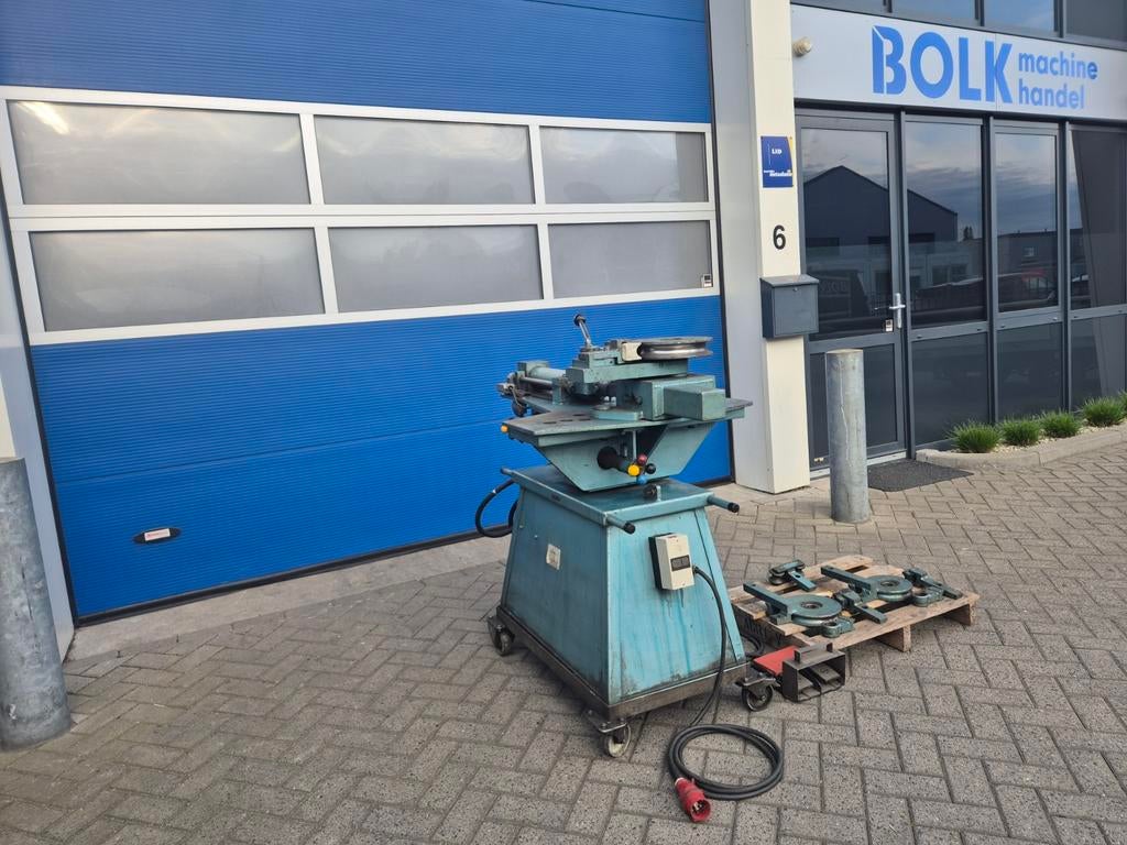 AMGA 2 Buigmachine Hydraulische 380V compleet met mallen!, Doe-het-zelf en Verbouw, Gereedschap | Overige machines, Gebruikt, Holland