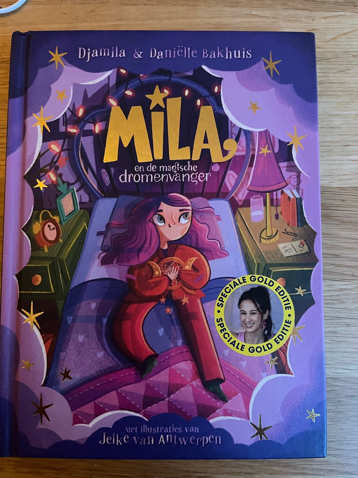 Mila en de magische dromenvanger - Speciale Gold Editie, Ophalen of Verzenden, Zo goed als nieuw, Fictie