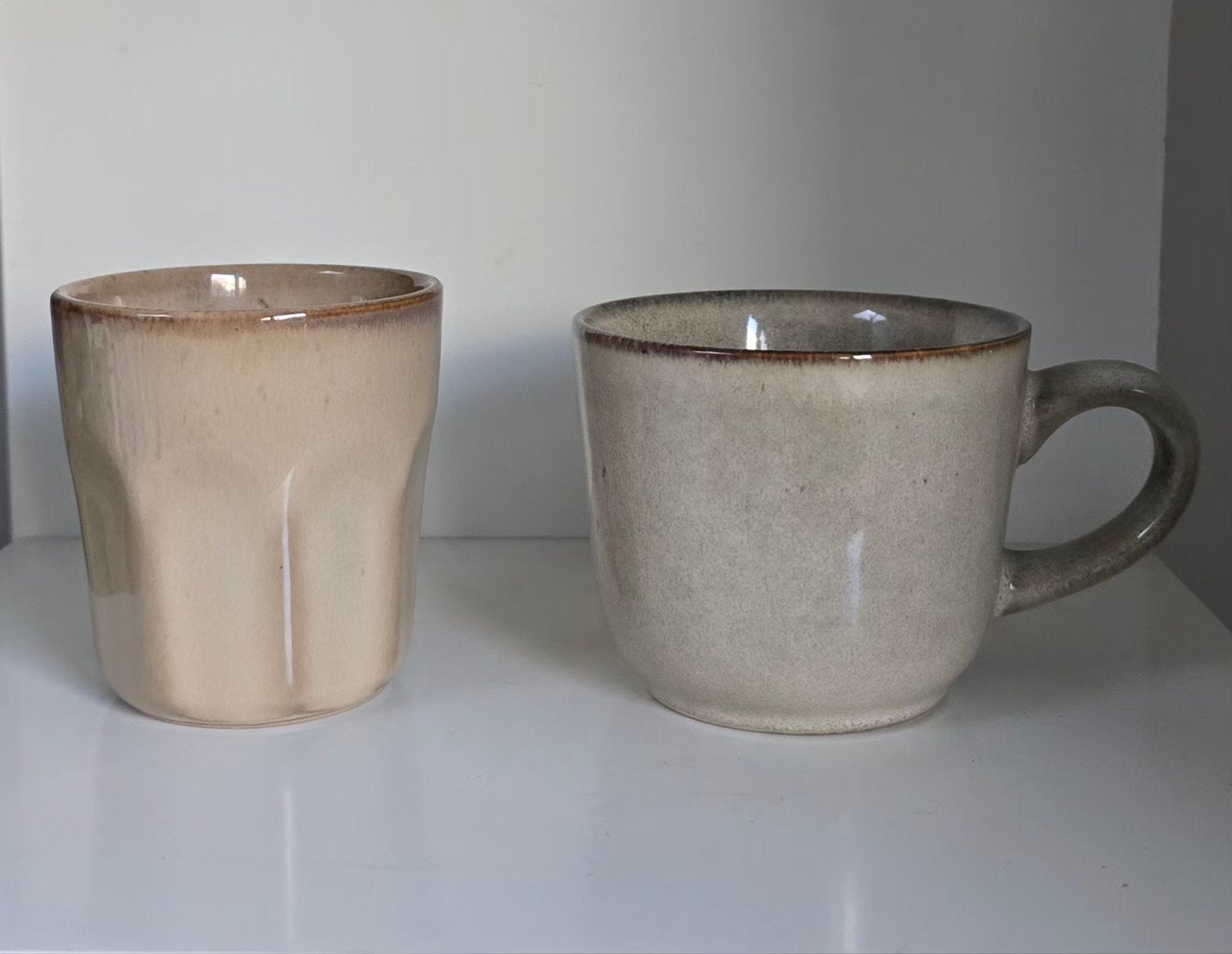Mok en beker van aardewerk, beige/bruin, Zo goed als nieuw, Modern, Aardewerk, Mok