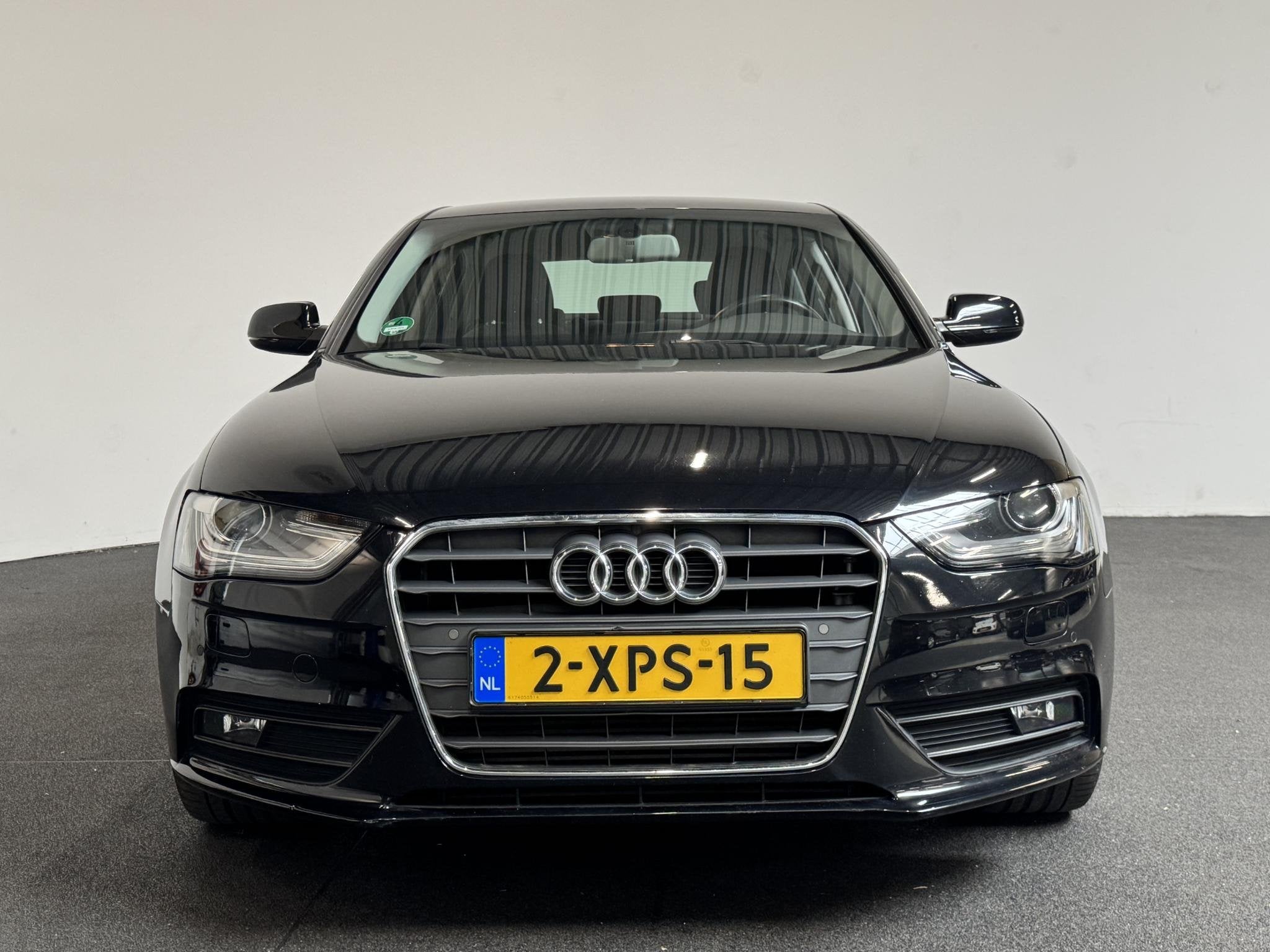 Audi A4 Limousine 1.8 TFSI Business Edition Automaat Navigat, Auto's, Audi, Stof, Gebruikt, 4 cilinders, Zwart