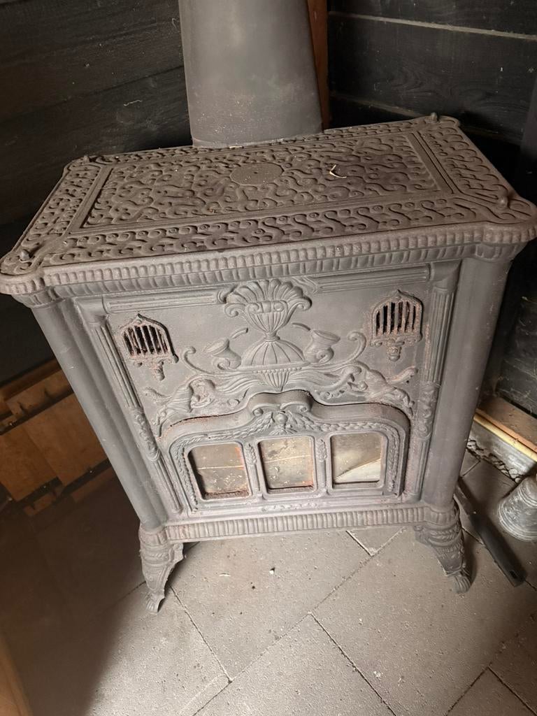 Zware gietijzeren hout kachel, Huis en Inrichting, Kachels, Gebruikt, Houtkachel, Ophalen of Verzenden, Vrijstaand