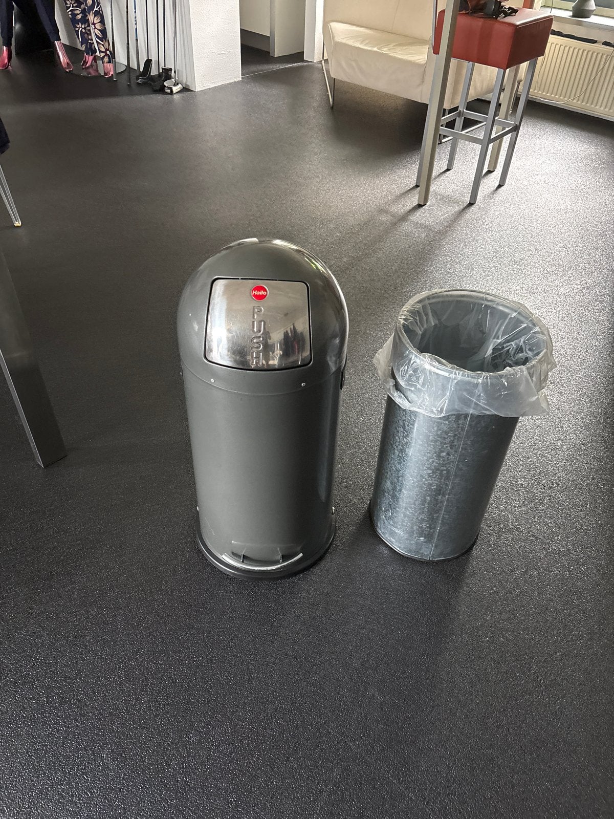 Hailo Push Kliko met Voetpedaal - Stijlvol en Functioneel, Met pedaal, Ophalen of Verzenden, Metaal, 20 tot 30 liter