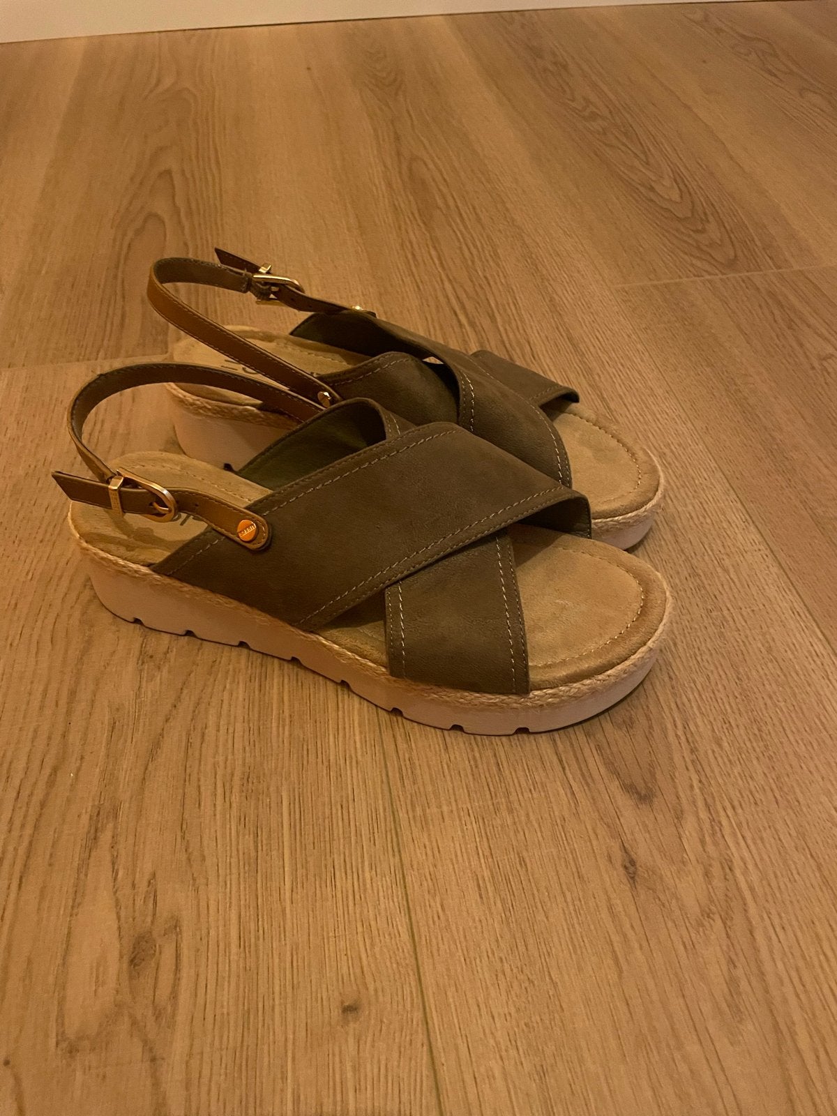 Esprit sandalen - Zo goed als nieuw, Ophalen of Verzenden, Zo goed als nieuw, Bruin, Sandalen of Muiltjes