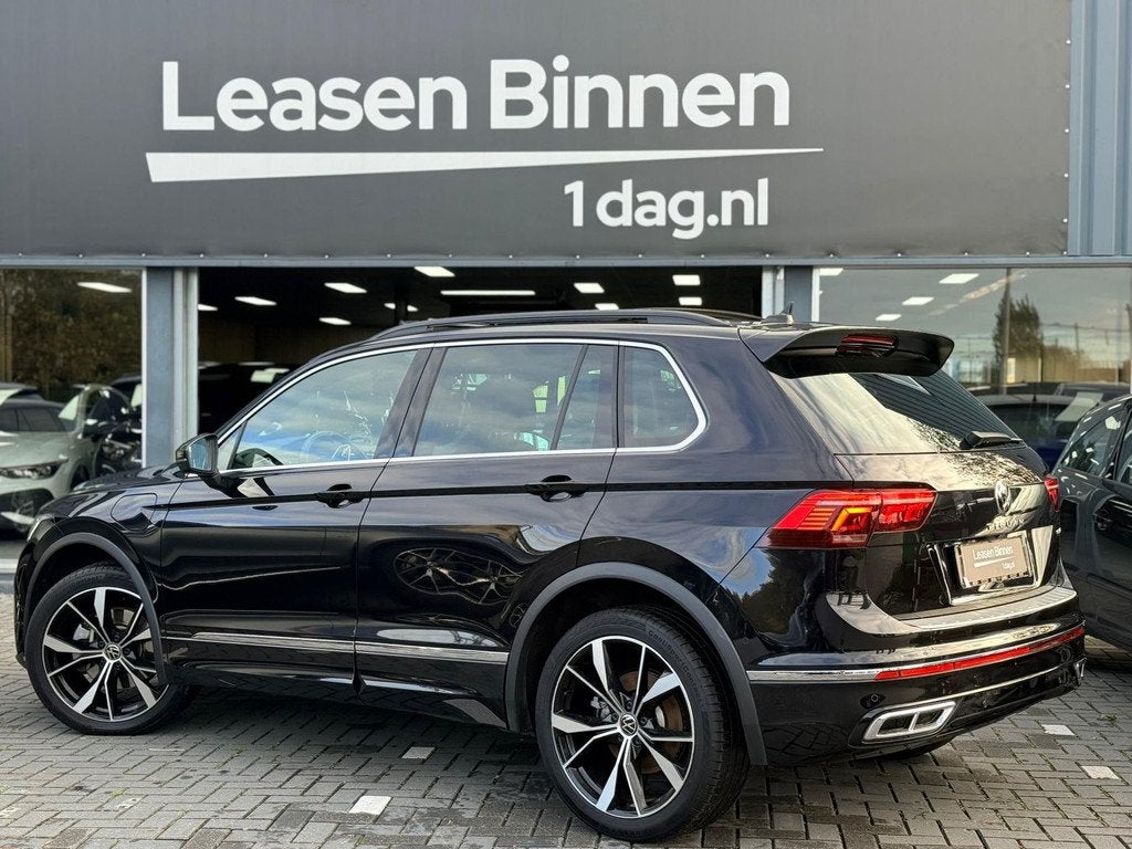 Volkswagen Tiguan 1.4 TSI eHybrid R-Line Pano, Auto's, Automaat, Gebruikt, Zwart, Zwart