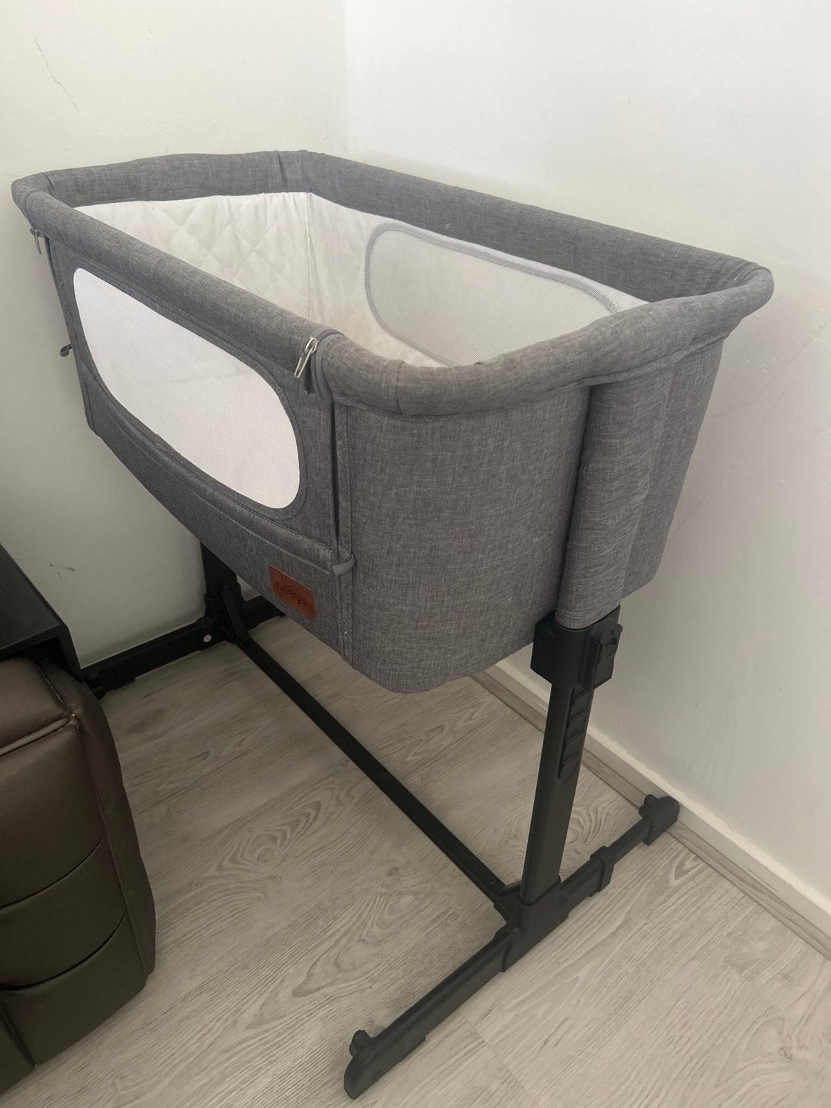 BeeYu Co-sleeper Wieg - Grijs, Ophalen, Gebruikt, Wieg