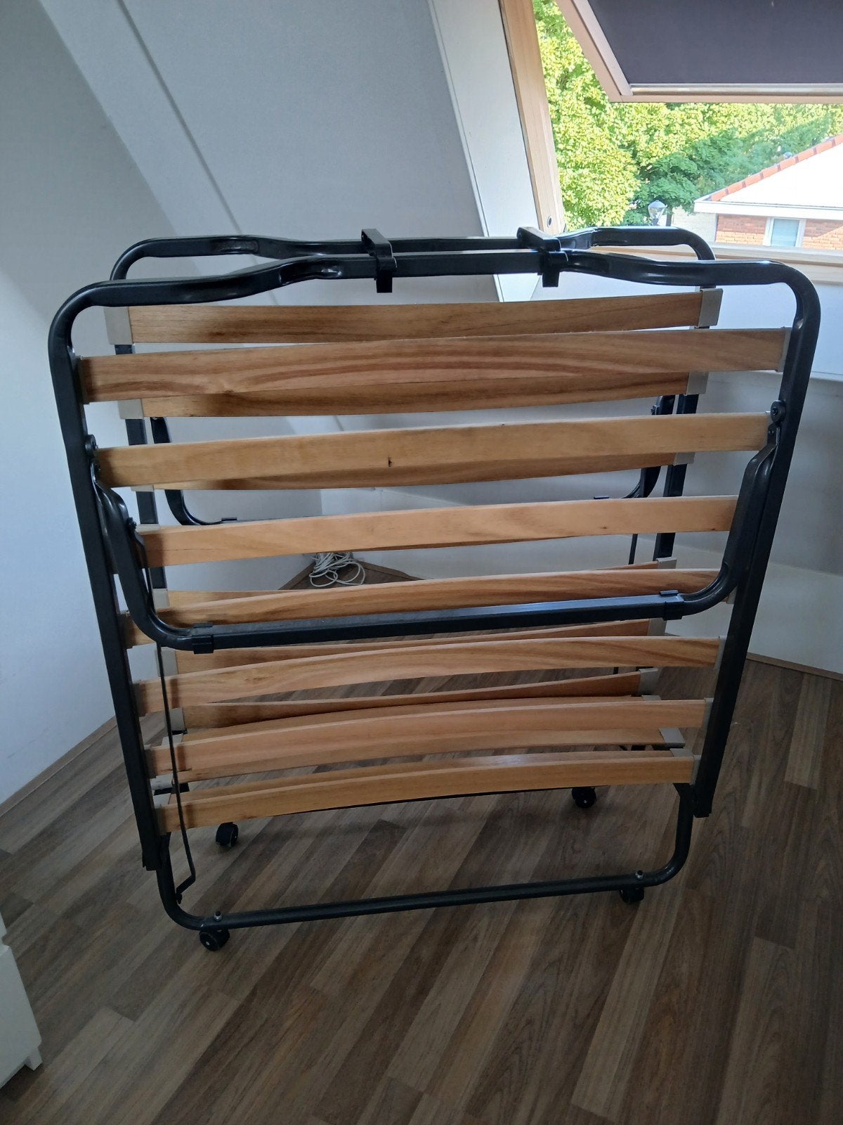 Logeer bed EXL. matras., Ophalen, Zo goed als nieuw, Eenpersoons, Hout