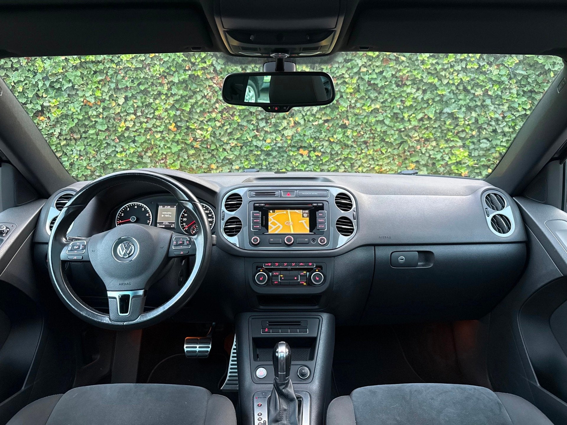 Volkswagen TIGUAN 2.0 TSI 4motion R-line | Pano | Trekhaak |, Auto's, Volkswagen, Automaat, Euro 5, Zwart, 4 cilinders