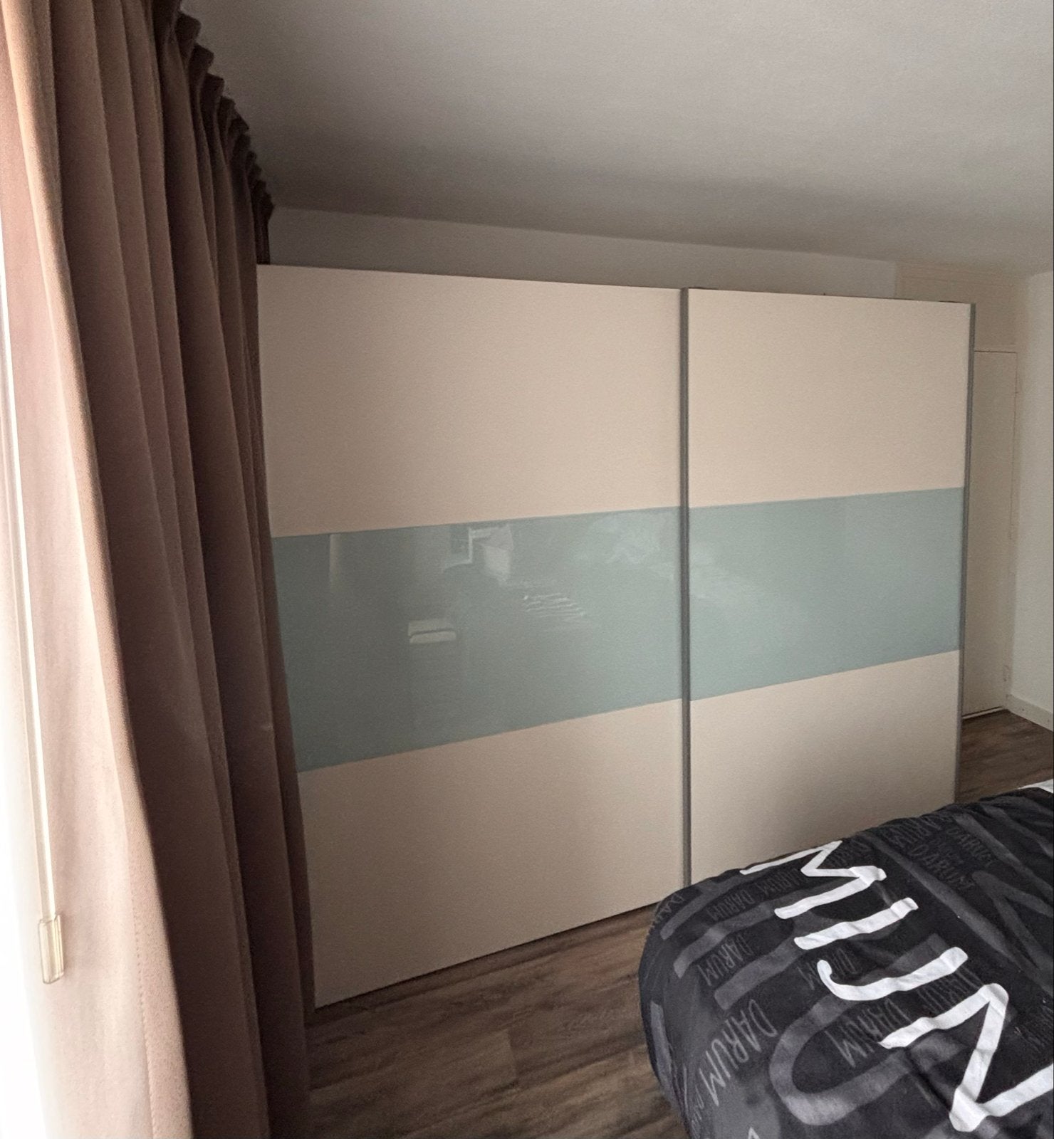 Ruime kledingkast met schuifdeuren en melkglas, Ophalen, Gebruikt, 200 cm of meer, Glas