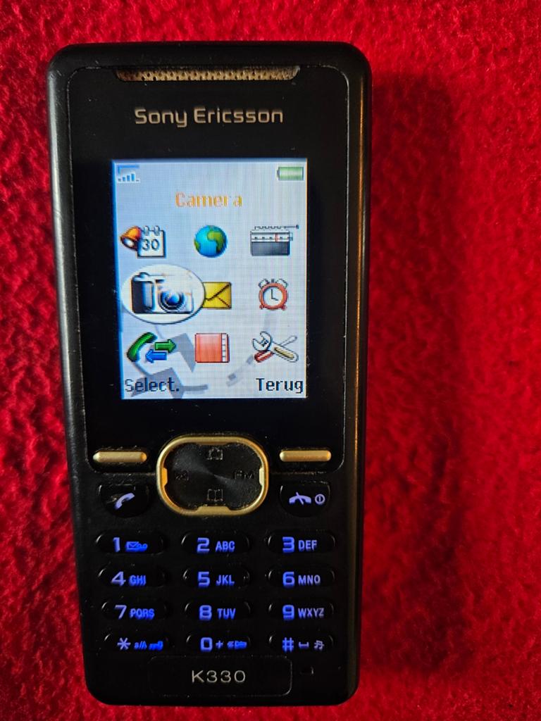 Bijna gratis Als Nieuw Sony telefoon model k330,met usb,€10, Telecommunicatie, Zwart, Overige systemen, Fysiek toetsenbord, 3 tot 6 megapixel