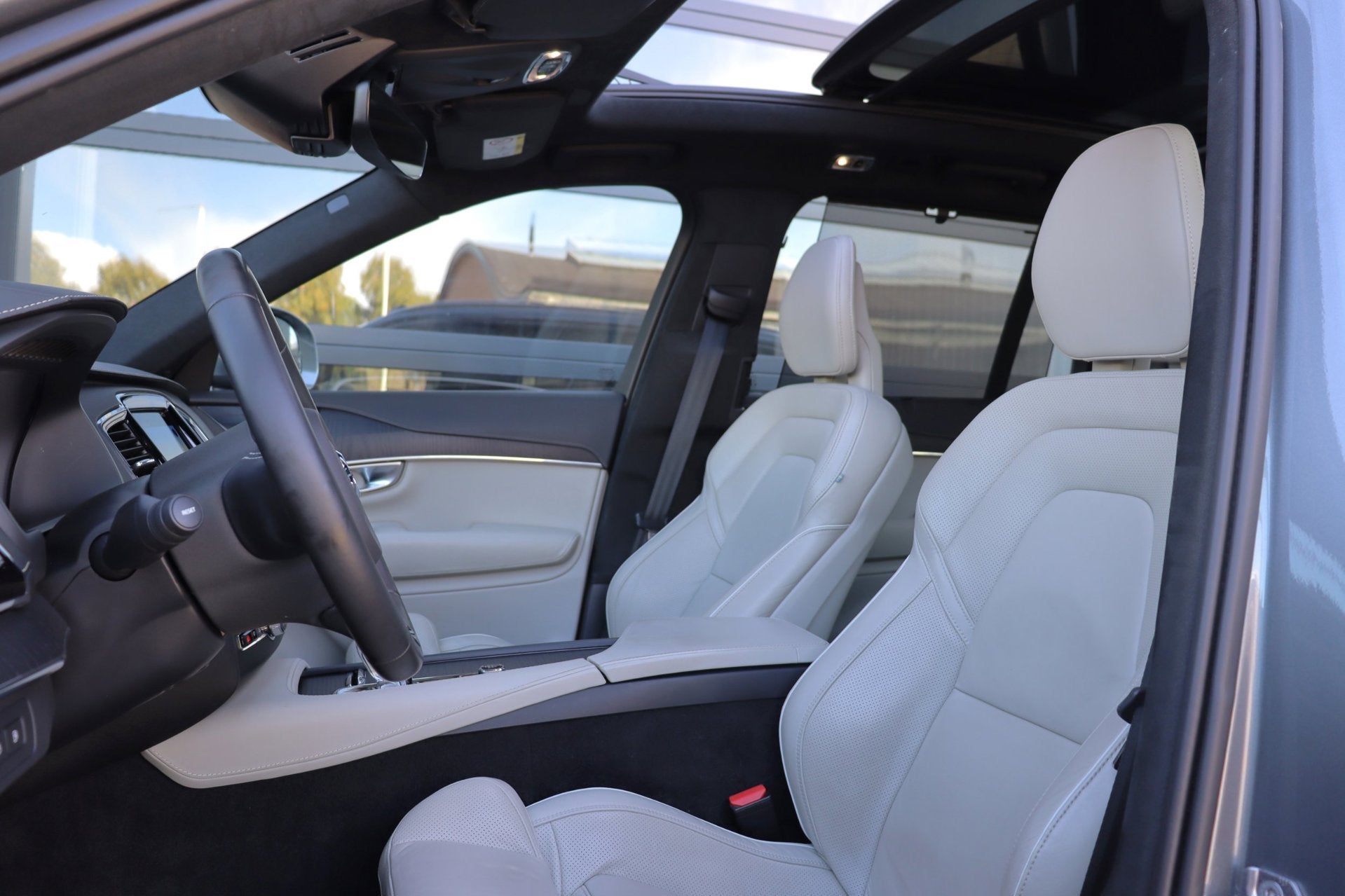 Foto 4 van Volvo XC90 2.0 T8 Twin Engine AWD Inscription Intro Edition
