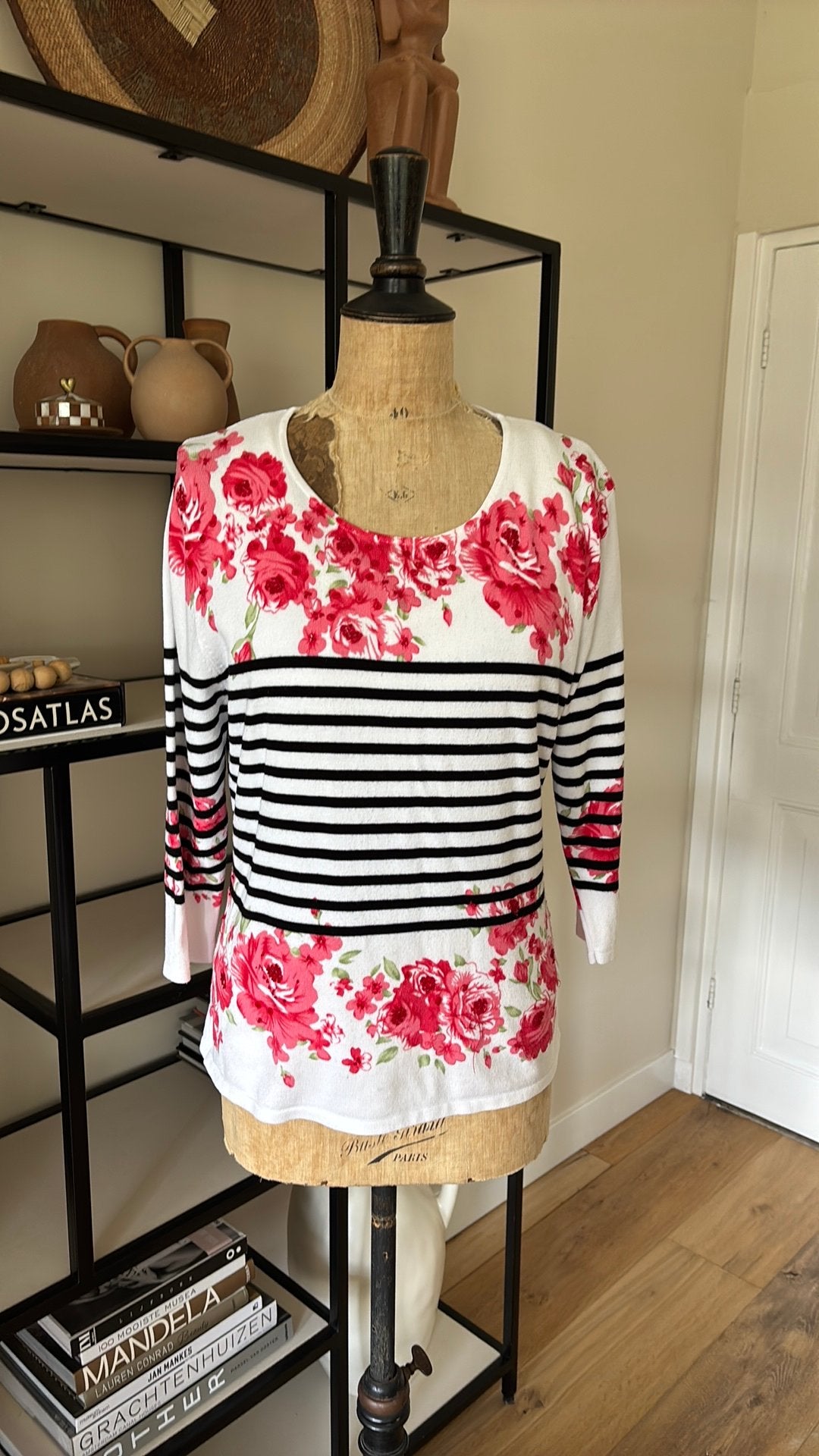 LEO GUY trui met rozen maat 6, Kleding | Dames, Verzenden, Gedragen, Maat 42/44 (L), Meerkleurig