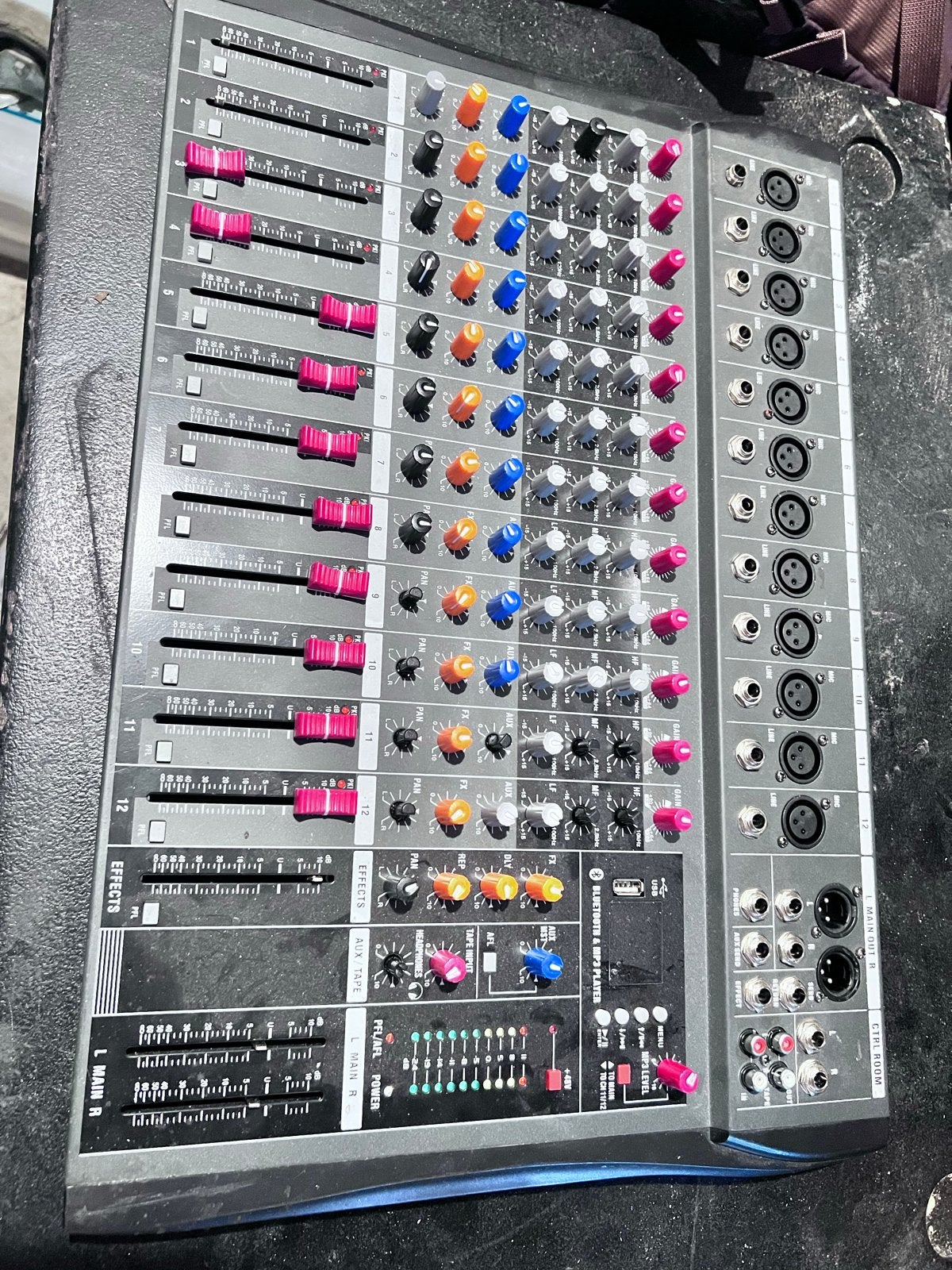 Professionele 12-kanaals Mengpaneel - Zo goed als nieuw, Muziek en Instrumenten, Mengpanelen, Ophalen of Verzenden, Zo goed als nieuw