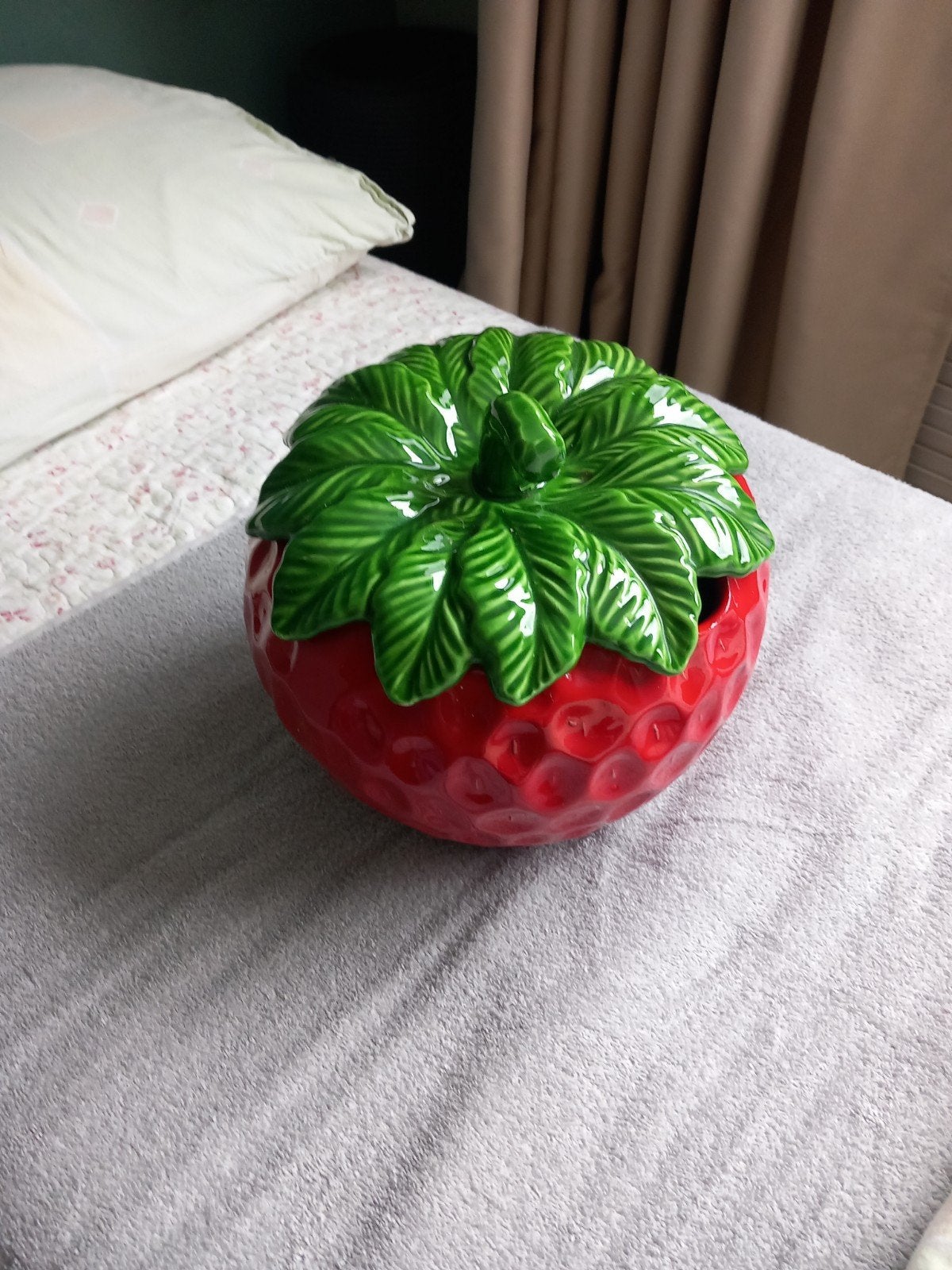 Prachtige aardbeien pot, Steen/keramiek, Ophalen of Verzenden, Zo goed als nieuw