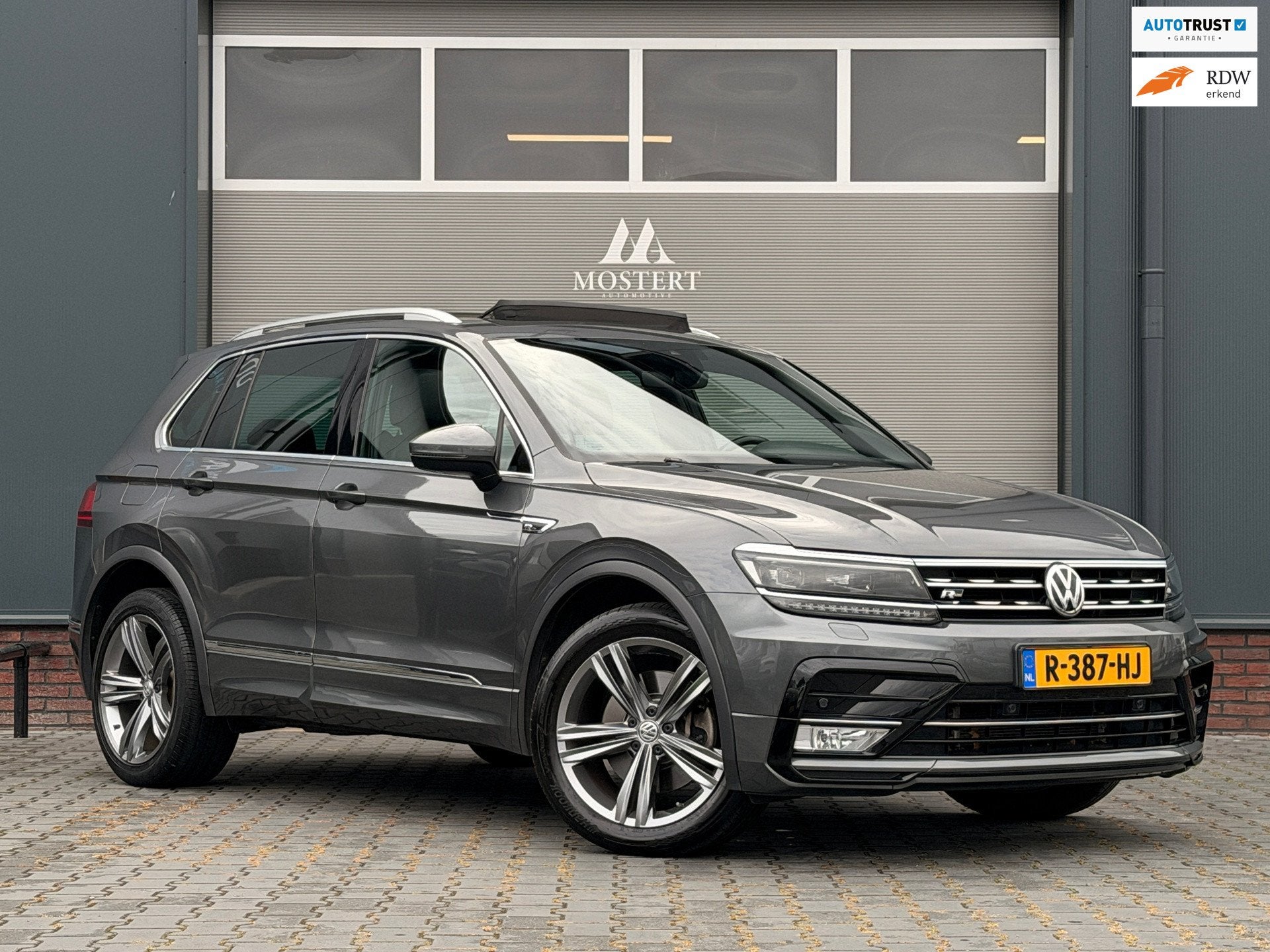 Volkswagen Tiguan 2.0 TSI/220pk 4Motion Highline Business R|, Gebruikt, 4 cilinders, 1984 cc, 2500 kg