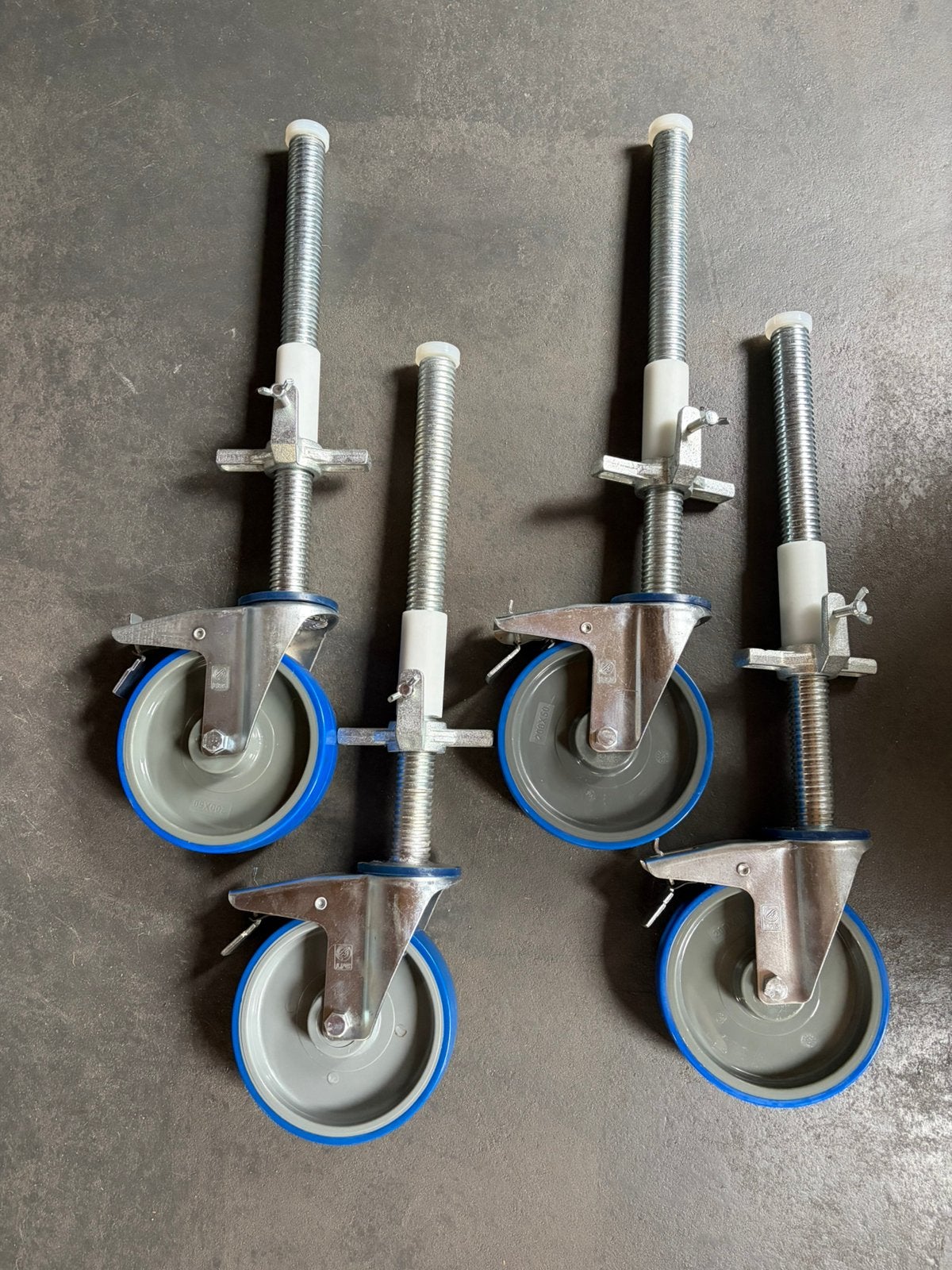 4 stuks dubbelgeremde steiger wielen 200 mm, Doe-het-zelf en Verbouw, Steigers, Ophalen, Nieuw, Rolsteiger of Kamersteiger