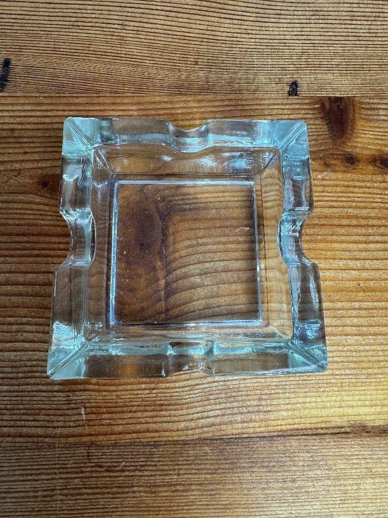 glazen asbak in een klassiek vierkant design, Ophalen of Verzenden