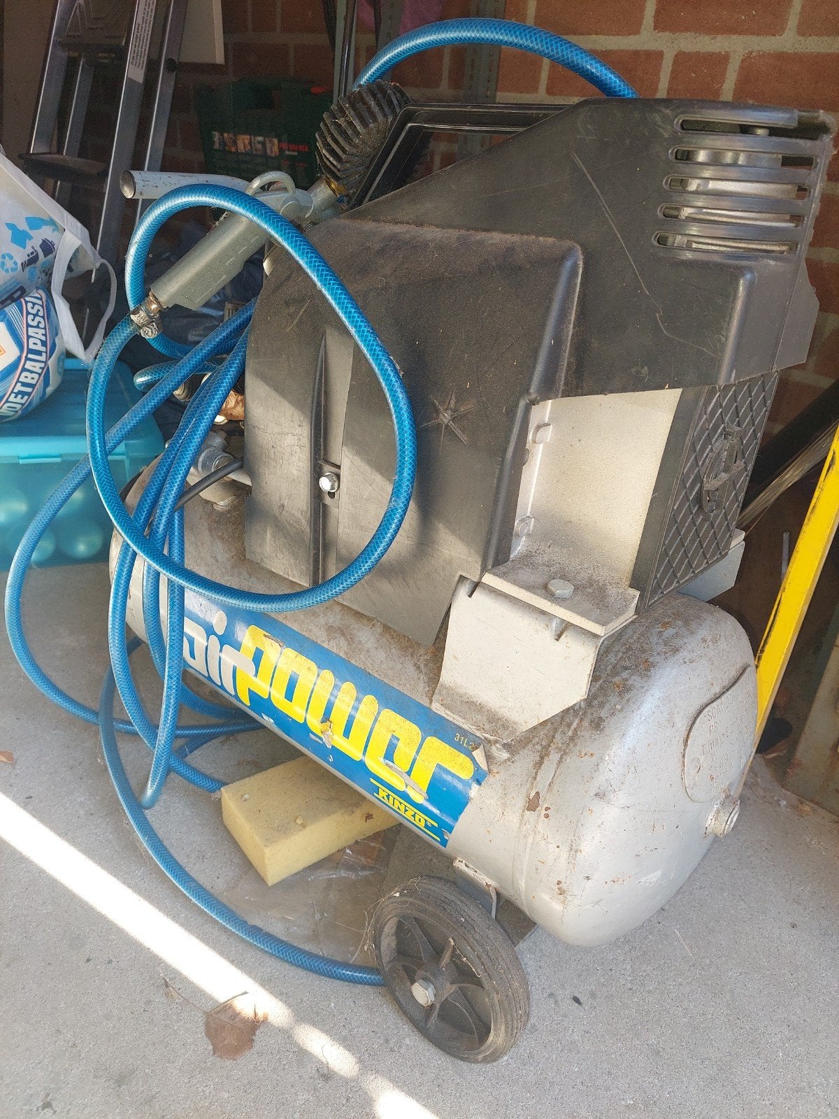 Kinzo Airpower Compressor met accessoires, Ophalen, Gebruikt, 6 tot 10 bar, 25 tot 100 liter