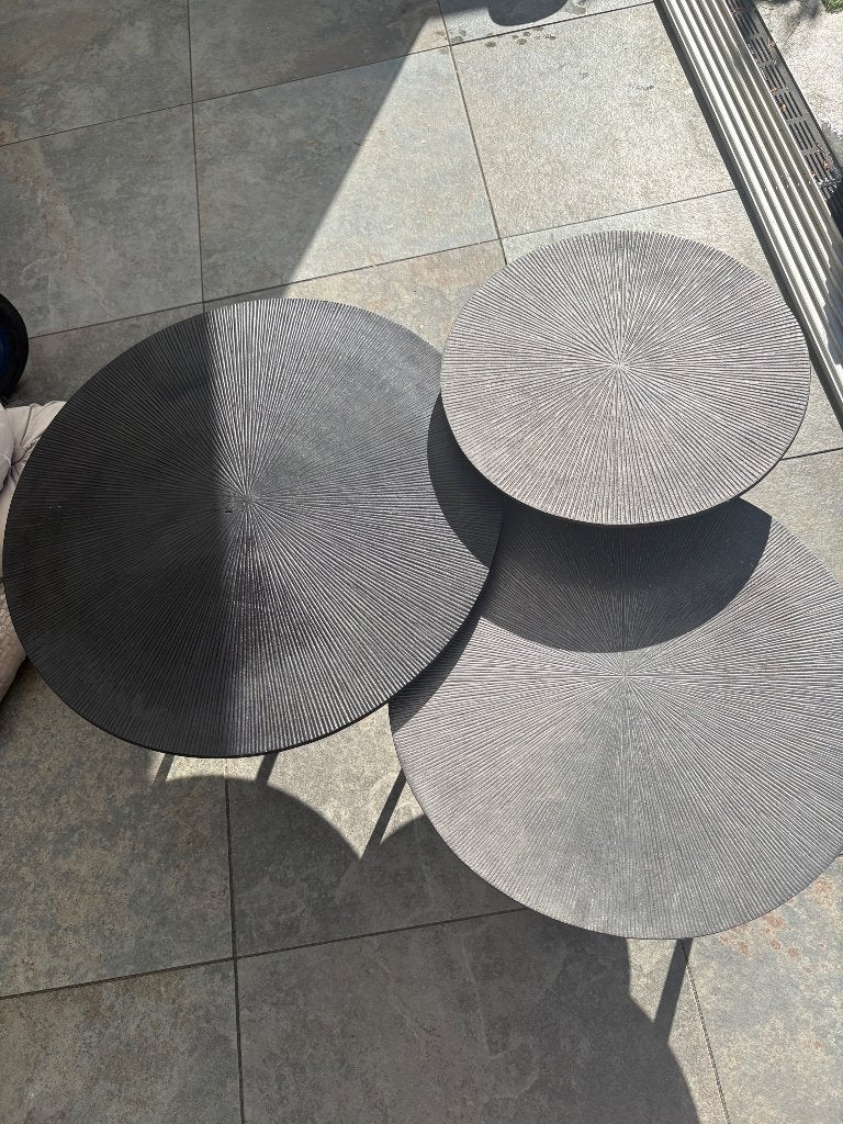 3 bijzettafels grijs/zwart, Minder dan 55 cm, Metaal of Aluminium, Rond, Zo goed als nieuw