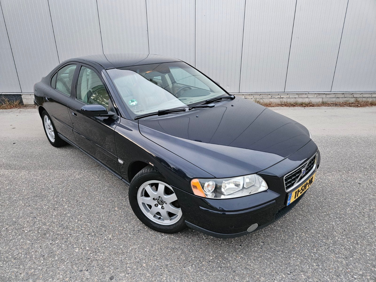 Volvo S60 2.4 140PK N.W. APK 1E EIGENAAR, Auto's, Volvo, Voorwielaandrijving, Beige, Blauw, S60