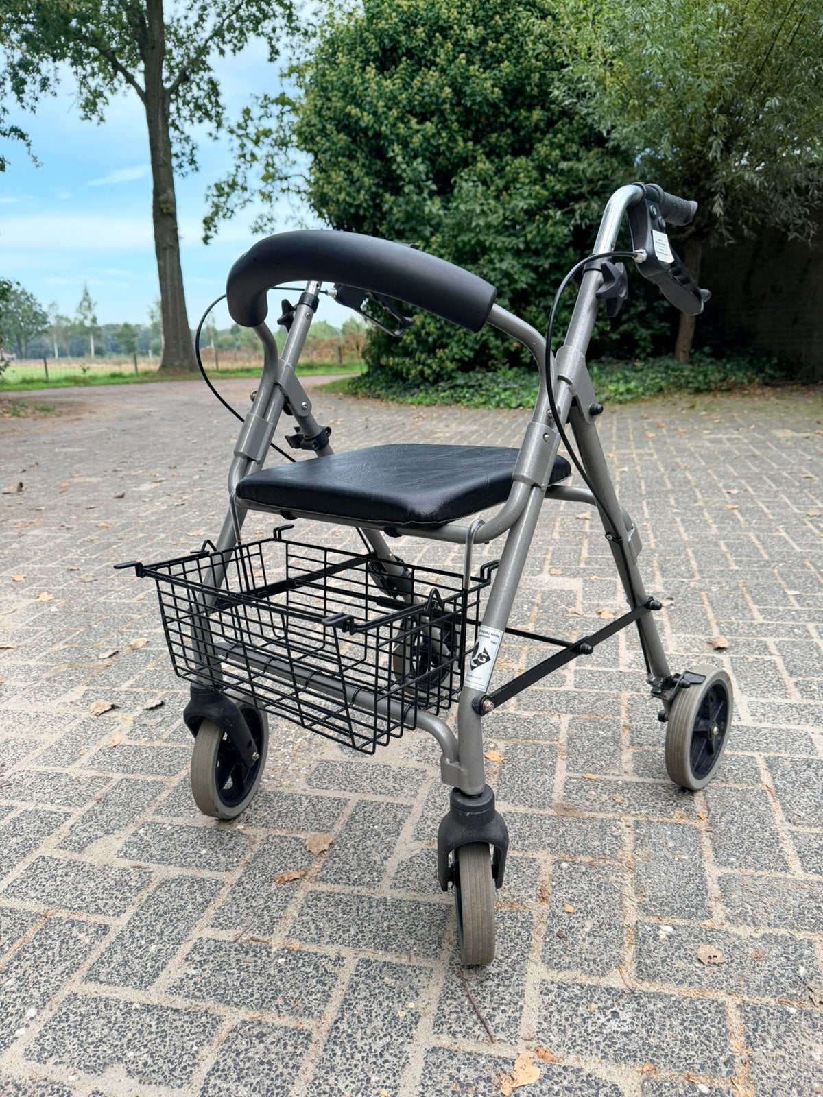 Rollator met boodschappenmandje - hele nette staat, Ophalen, Gebruikt, ., .
