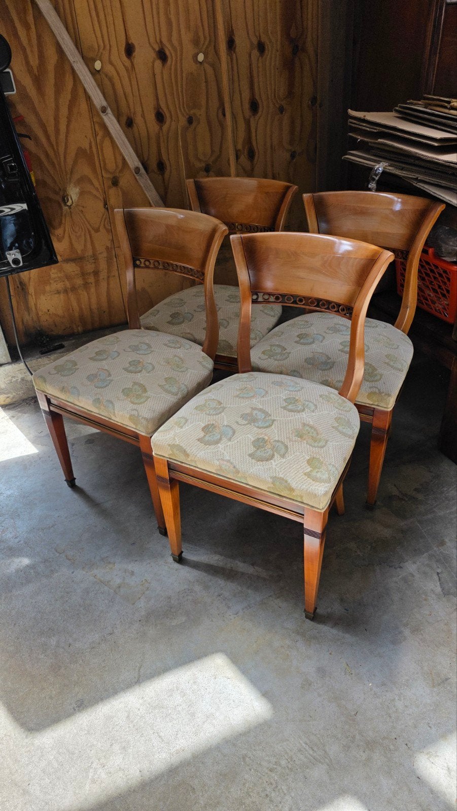 4 kersenhouten stoelen € 75, Ophalen