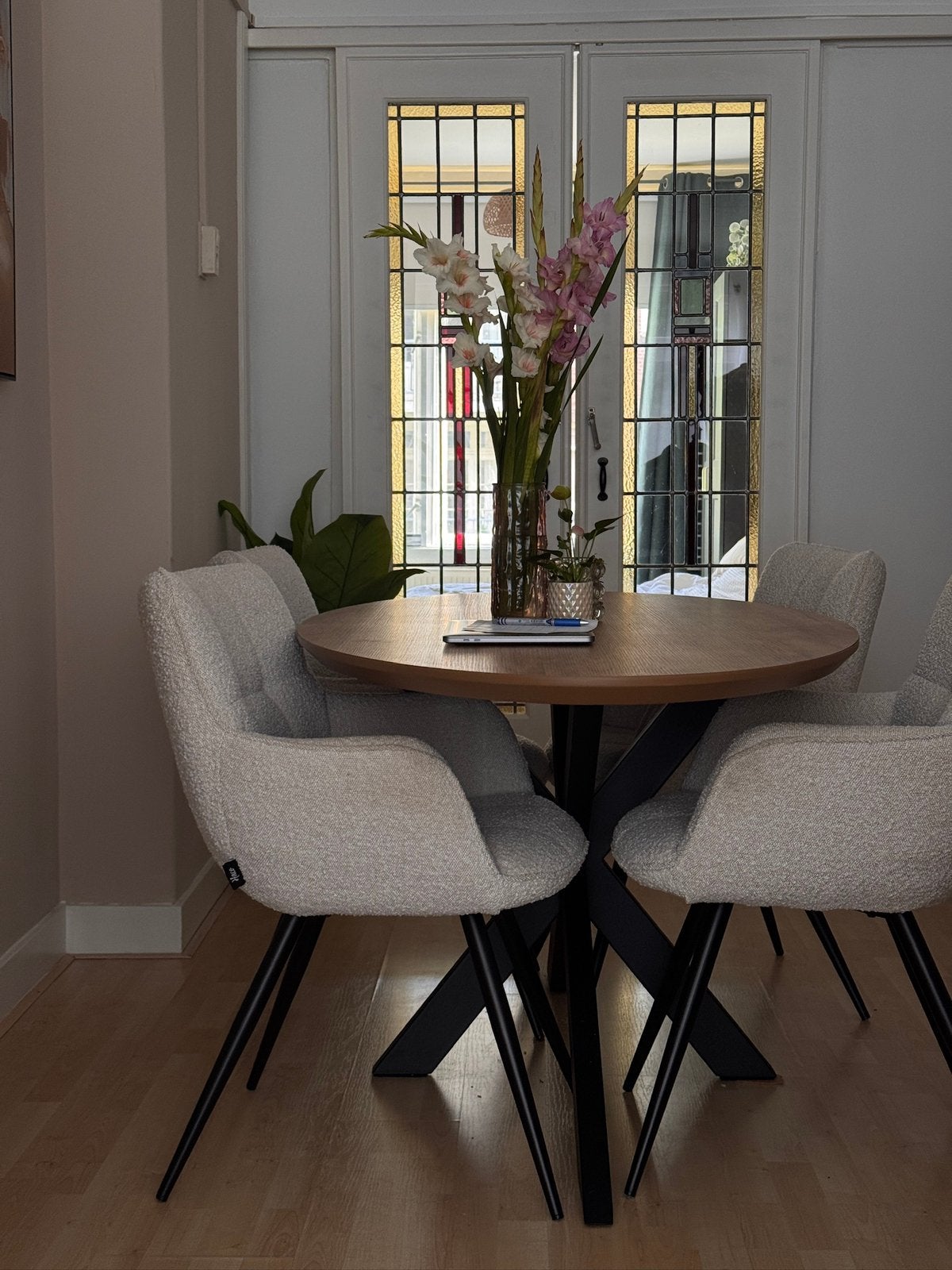 Haco ovale eettafel, houtkleurig met zwart metalen onderstel, Ophalen, 50 tot 100 cm, Zo goed als nieuw, 150 tot 200 cm