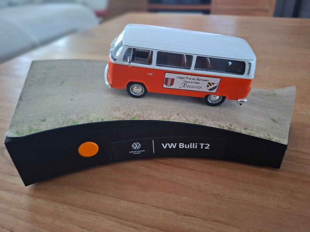 volkswagen T2 op plateau met motor geluid. 1:43, Ophalen of Verzenden, Nieuw, Auto, Overige merken