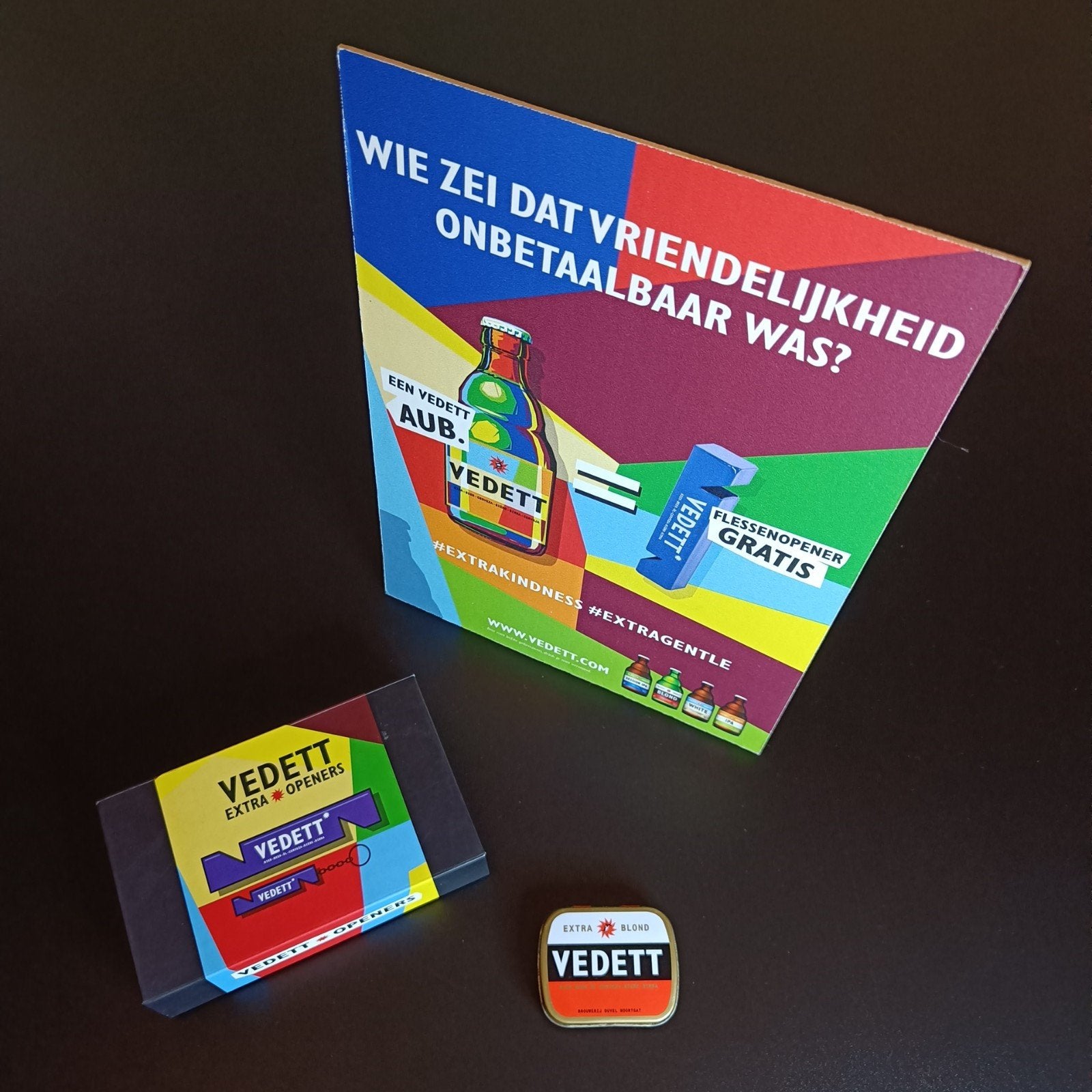 Vedett Extra promotie set flesopeners,blikje en display., Ophalen of Verzenden, Zo goed als nieuw, Reclamebord, Plaat of Schild