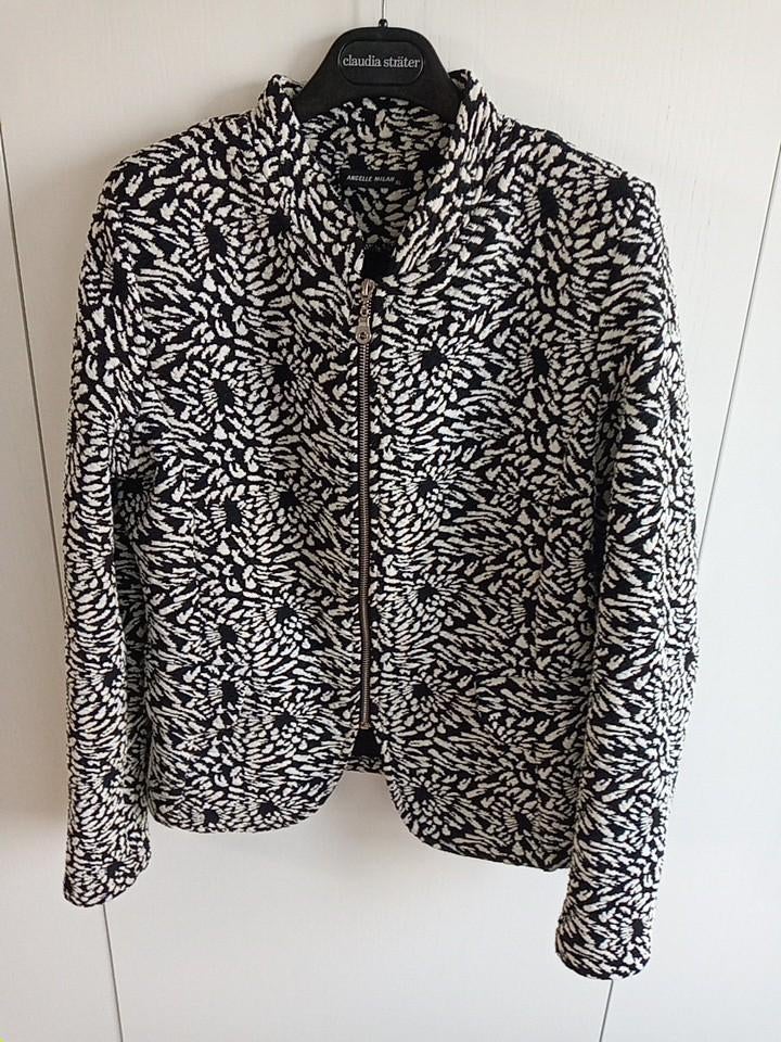 40/42 Nieuw superleuk jasje in zwart wit bloemdessin rits, Maat 38/40 (M), Angelle Milan, Zwart, Nieuw