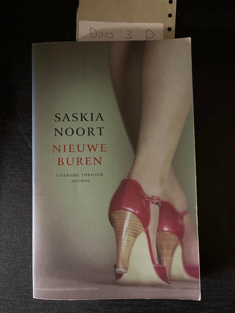 Saskia Noort - Nieuwe Buren (Literaire Thriller), Ophalen of Verzenden, Zo goed als nieuw, Nederland
