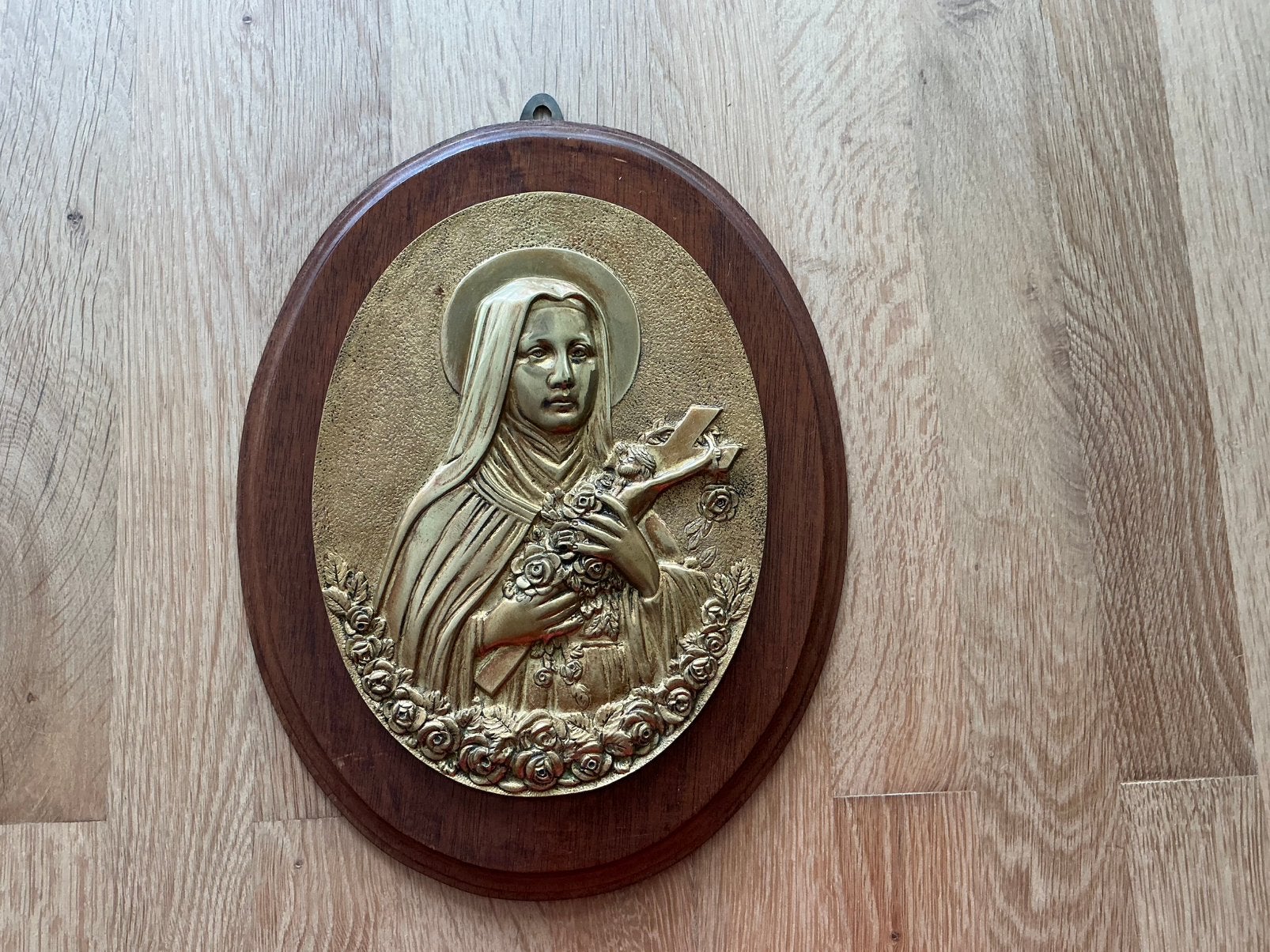 Grote plaquette Sint Theresin van Lisieux. Brons of koper., Antiek en Kunst, Antiek | Religie, Ophalen of Verzenden