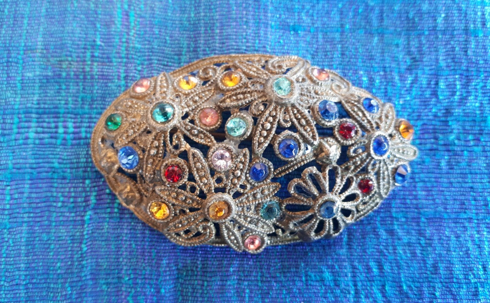 Antieke Tsjechische Broche met Gekleurde Rijnstenen., Sieraden, Tassen en Uiterlijk, Antieke sieraden, Ophalen of Verzenden, Overige materialen