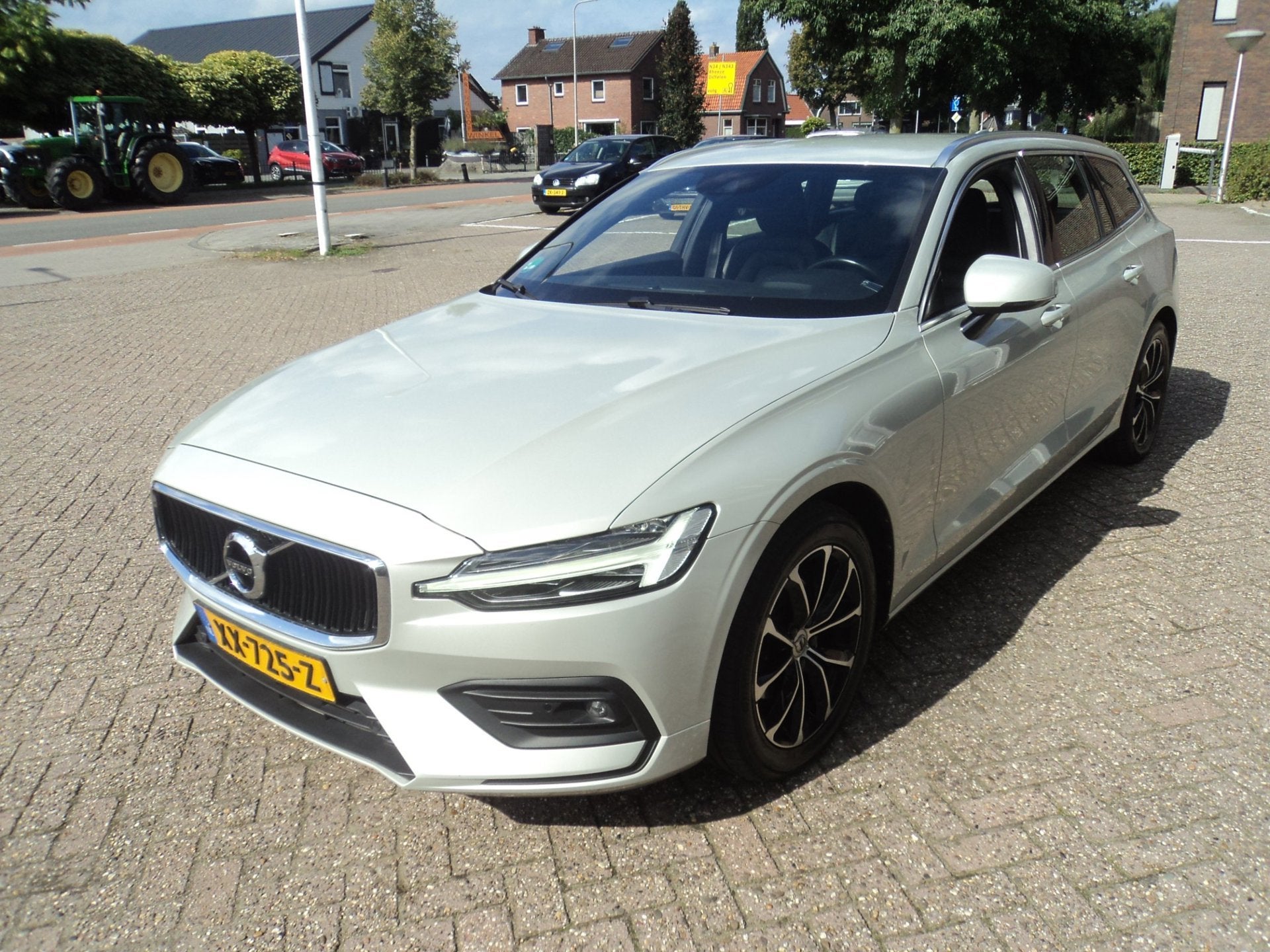 Volvo V60 2.0 D4 Momentum Stoelverwarming V+Achter en Stuurv, Gebruikt, Diesel, 22 km/l, 1639 kg