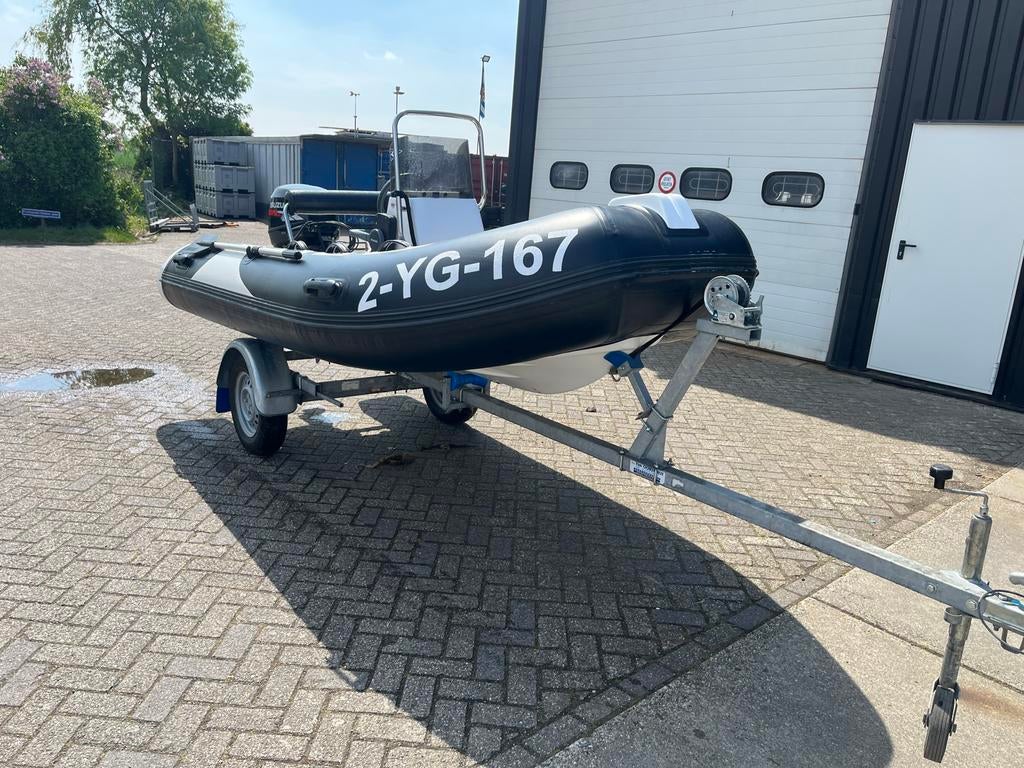 Zwarte RIB met Suzuki 25 pk buitenboordmotor en trailer, Watersport en Boten, Rubberboten, Gebruikt, Benzine, Minder dan 70 pk