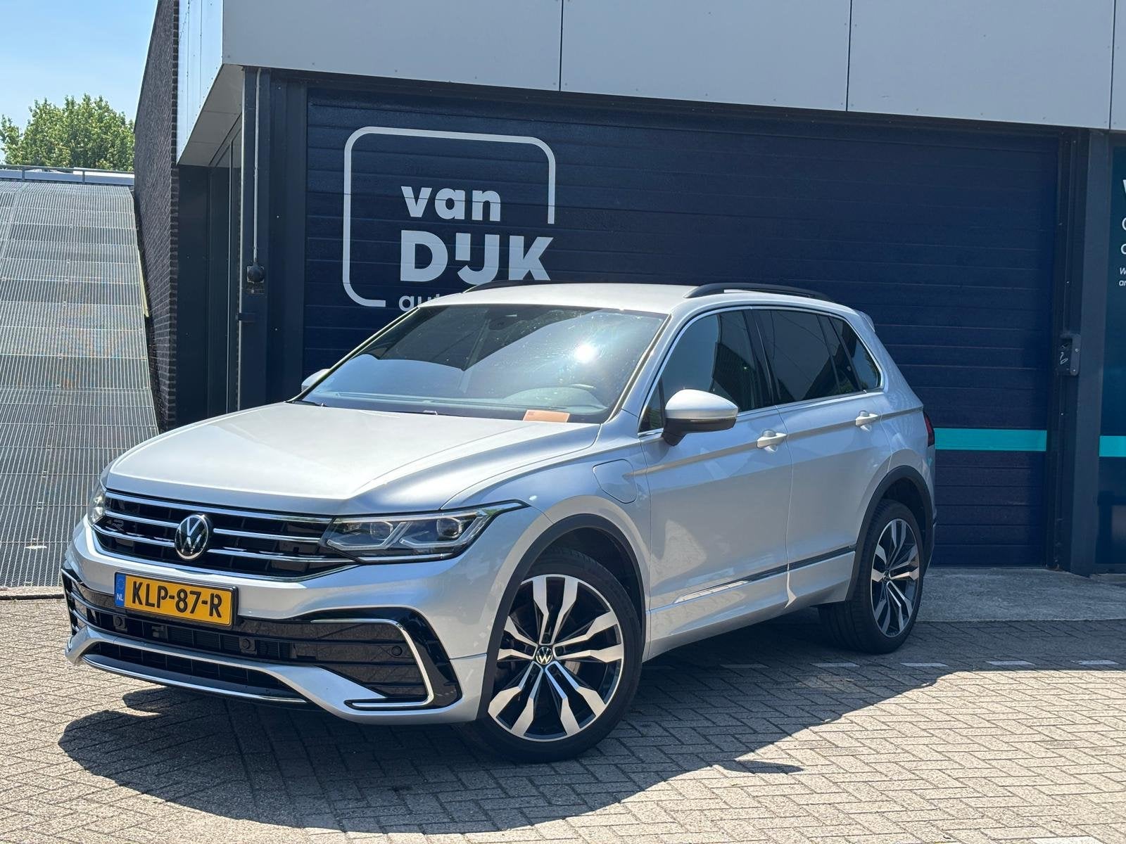 Volkswagen Tiguan 1.4 TSI eHybrid R-Line DCC 20 INCH SUZUKA, Stof, Hybride Elektrisch/Benzine, SUV of Terreinwagen, Te koop