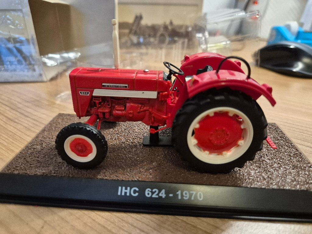 IHC 624   1970, Ophalen of Verzenden, Nieuw, Tractor of Landbouw, Overige merken