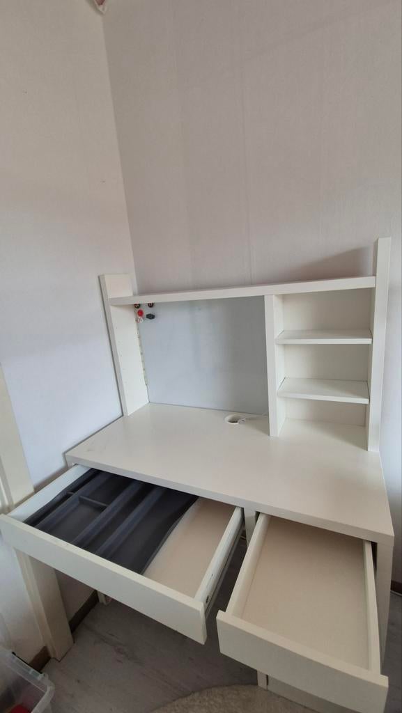 Buro wit met whiteboard, Huis en Inrichting, Bureaus, Gebruikt, Ophalen