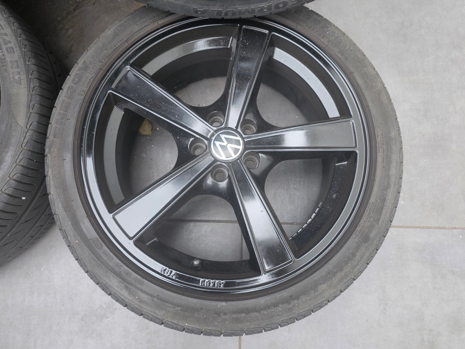 Vw.Polo 17 inch zwarte Trina velgen met zomerbanden, Ophalen