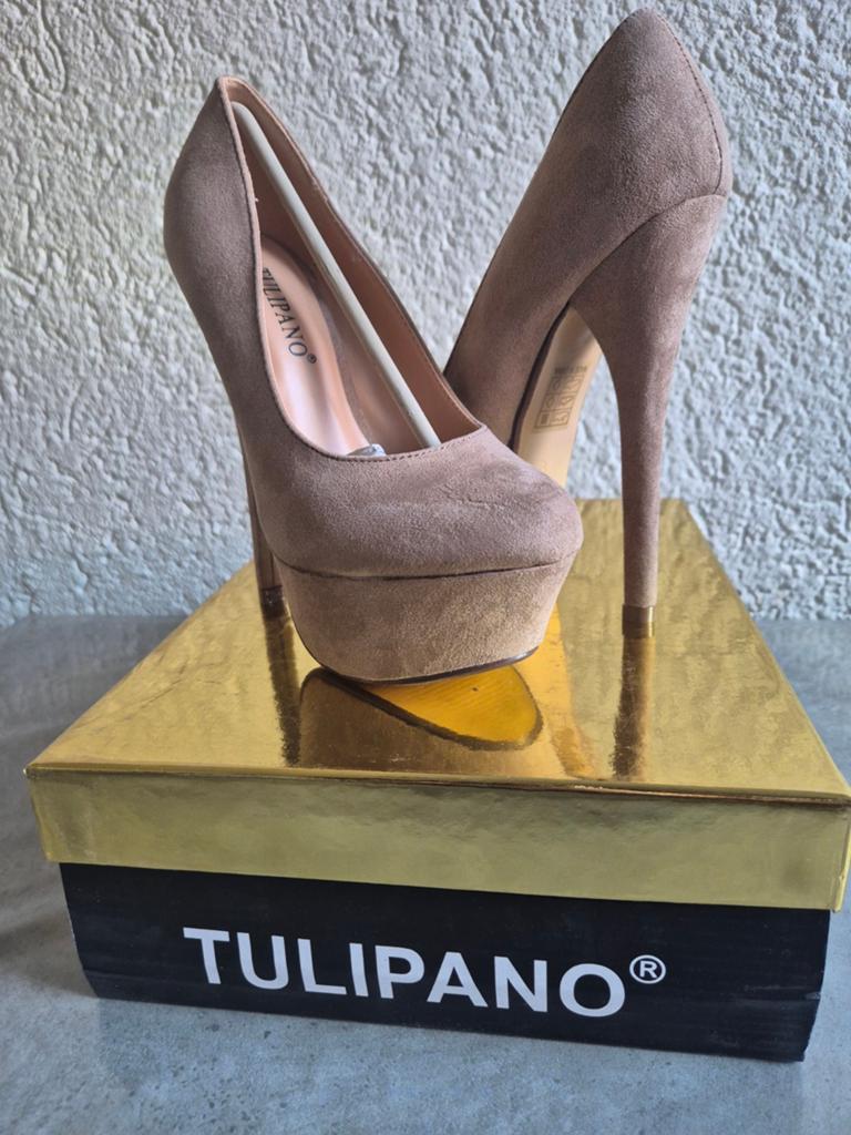 Hoge hakken Tulipano - STUNT € 5,-, Kleding | Dames, Schoenen, Ophalen, Overige kleuren, Nieuw, Schoenen met hoge hakken
