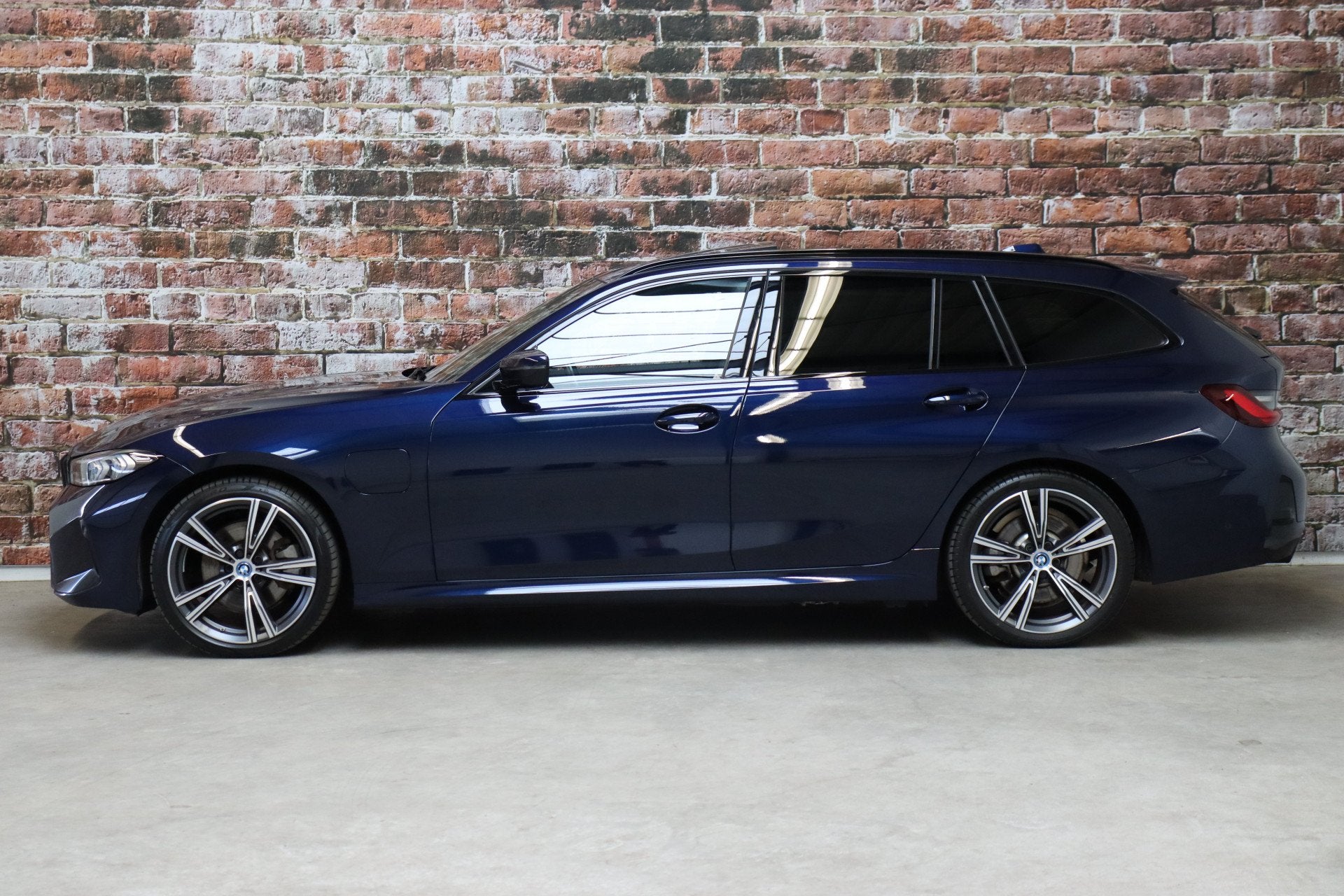 BMW 3 Serie Touring 330e High Executive M Sport Pakket Autom, Gebruikt, 4 cilinders, Blauw, 120 €/maand
