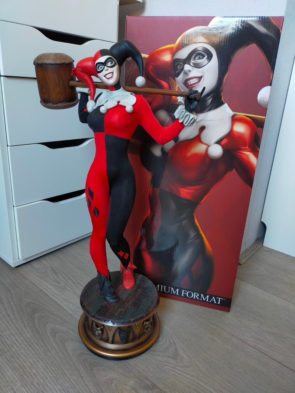 Sideshow Batman Harley Quinn Premium Format 1/4 Statue, Ophalen of Verzenden, Zo goed als nieuw, Fantasy