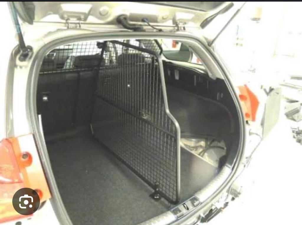 GEZOCHT: Kofferbak divider / hondenrek Toyota Auris, Ophalen of Verzenden