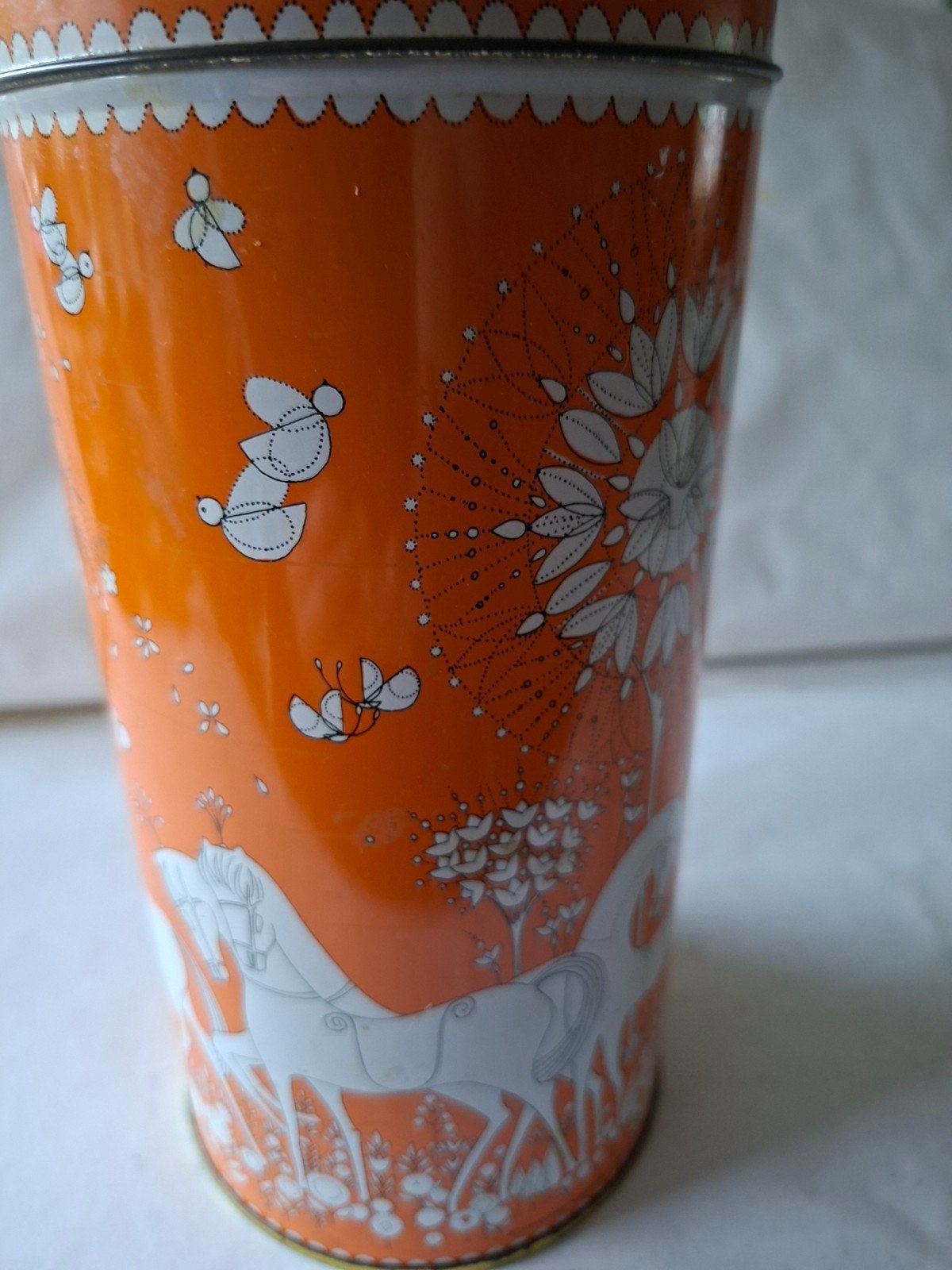 Vintage oranje beschuitbus met sprookjesachtige illustratie, Ophalen of Verzenden