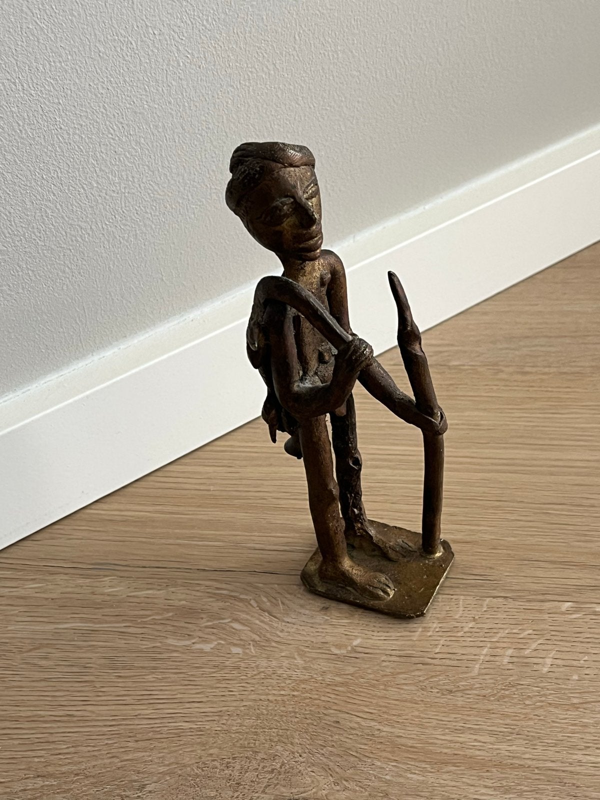 Vintage Afrikaans co Bronzen Beeldje van Visser, Bruin, Afrika, Handgemaakt, Ophalen of Verzenden