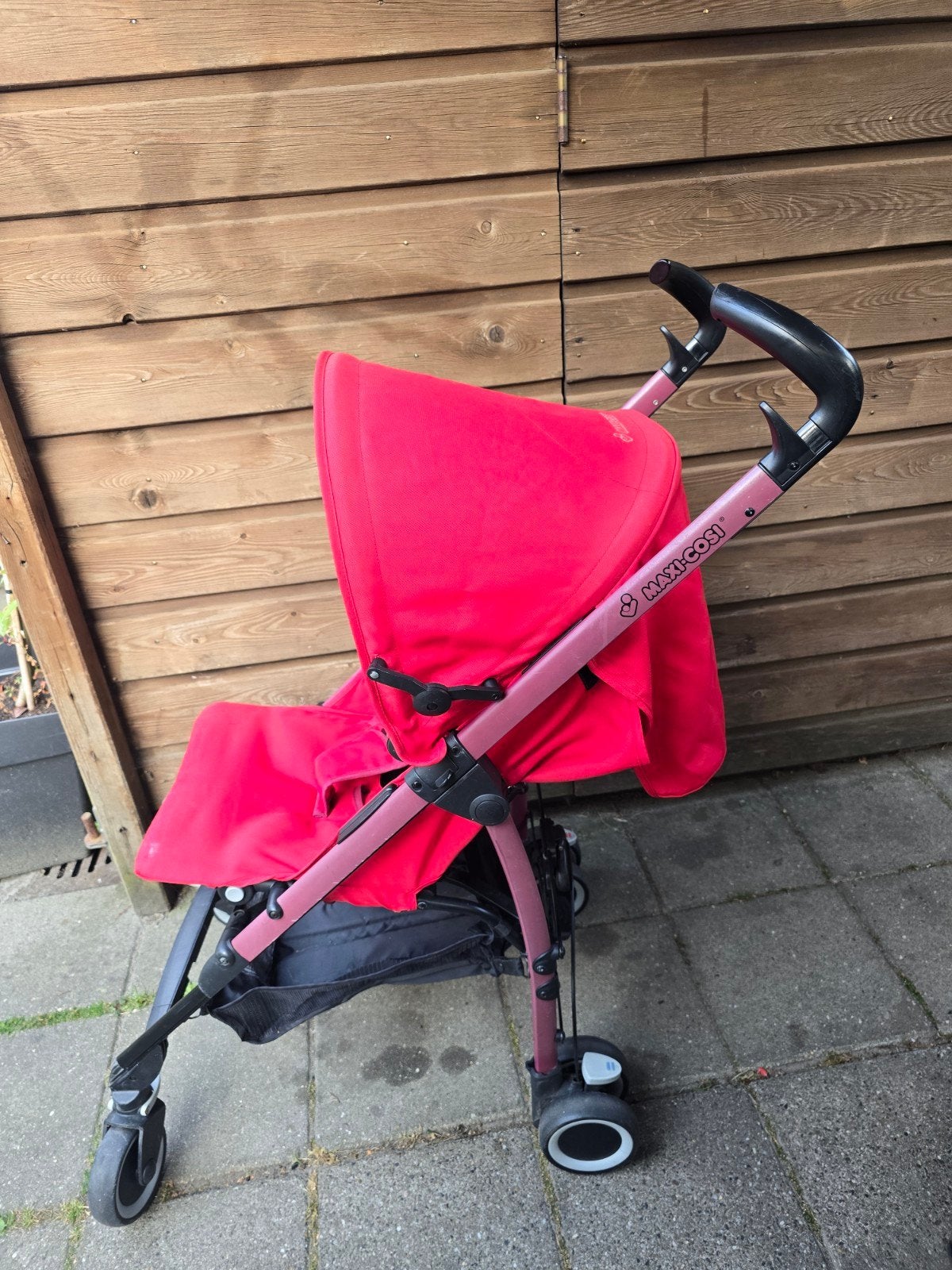 Maxi-Cosi buggy - rood, Kinderen en Baby's, Buggy's, Ophalen of Verzenden, Gebruikt, Maxi-Cosi, Verstelbare rugleuning