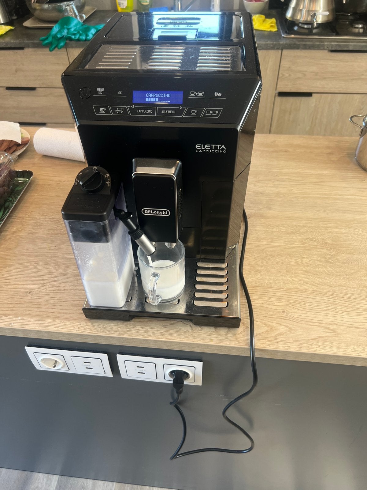 Delonghi koffiemachine, Witgoed en Apparatuur, Koffiezetapparaten, Ophalen, Zo goed als nieuw, Koffiemachine