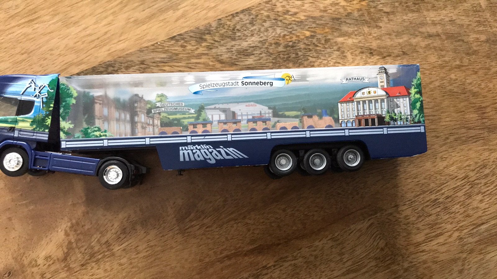 Scania 164L Marklin Magazin trailer met speelgoed  Herpa €10, Hobby en Vrije tijd, Ophalen of Verzenden, Nieuw, Bus of Vrachtwagen