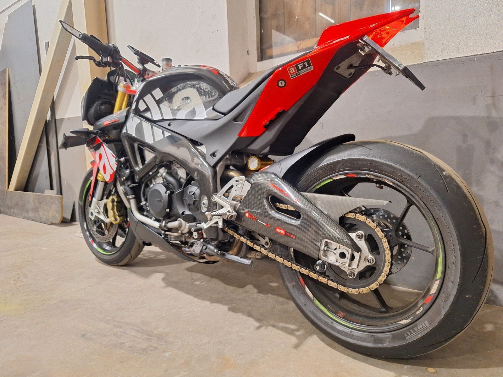 Foto 21 van DIKSTE Aprilia Tuono V4 APRC Hyper Naked carbon RSV4 MT09