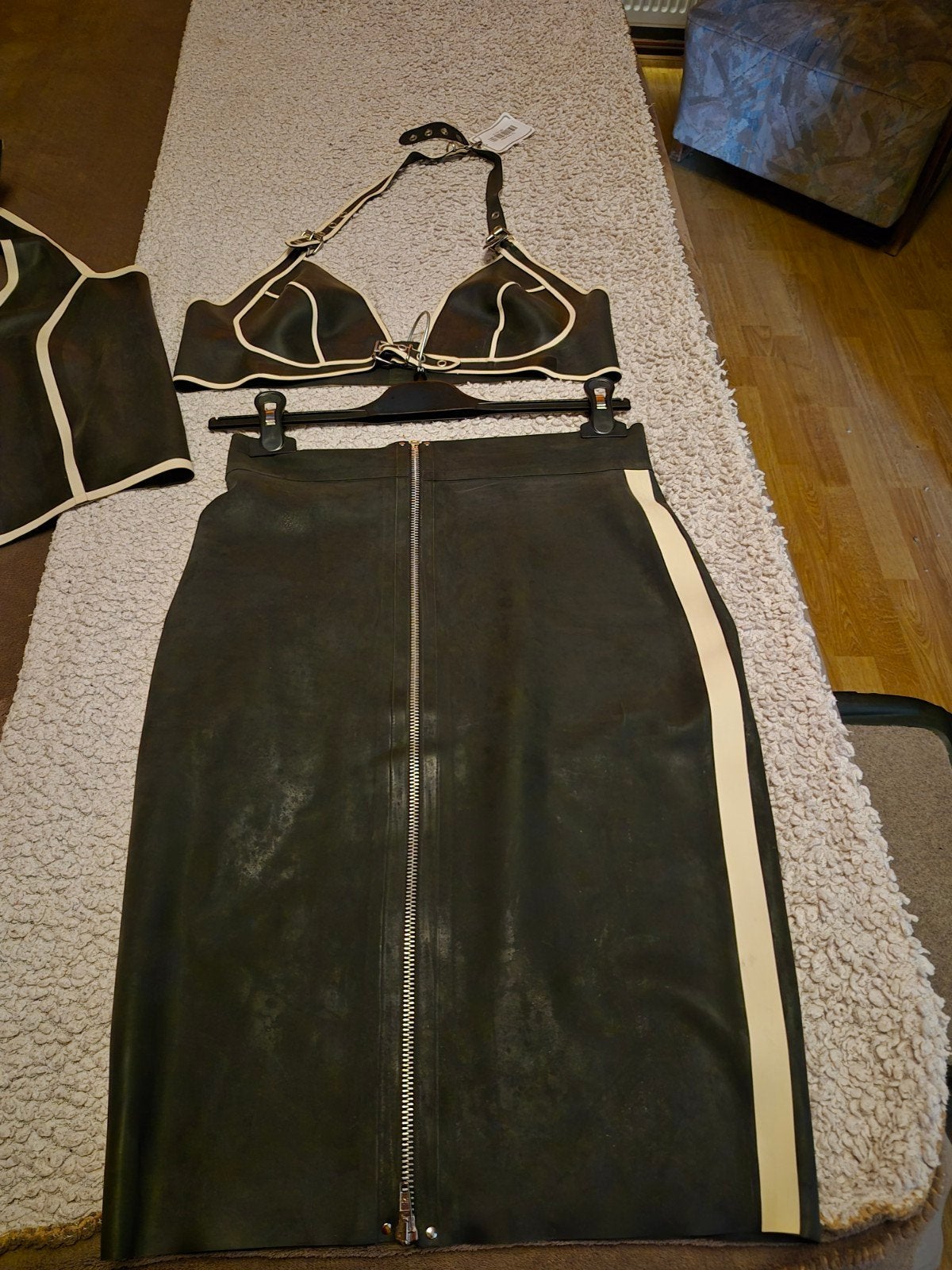 RubberDutch Latex Set - Top, Rok en BH (XL), Kleding | Dames, Carnavalskleding en Feestkleding, Maat 46/48 (XL) of groter, Ophalen of Verzenden